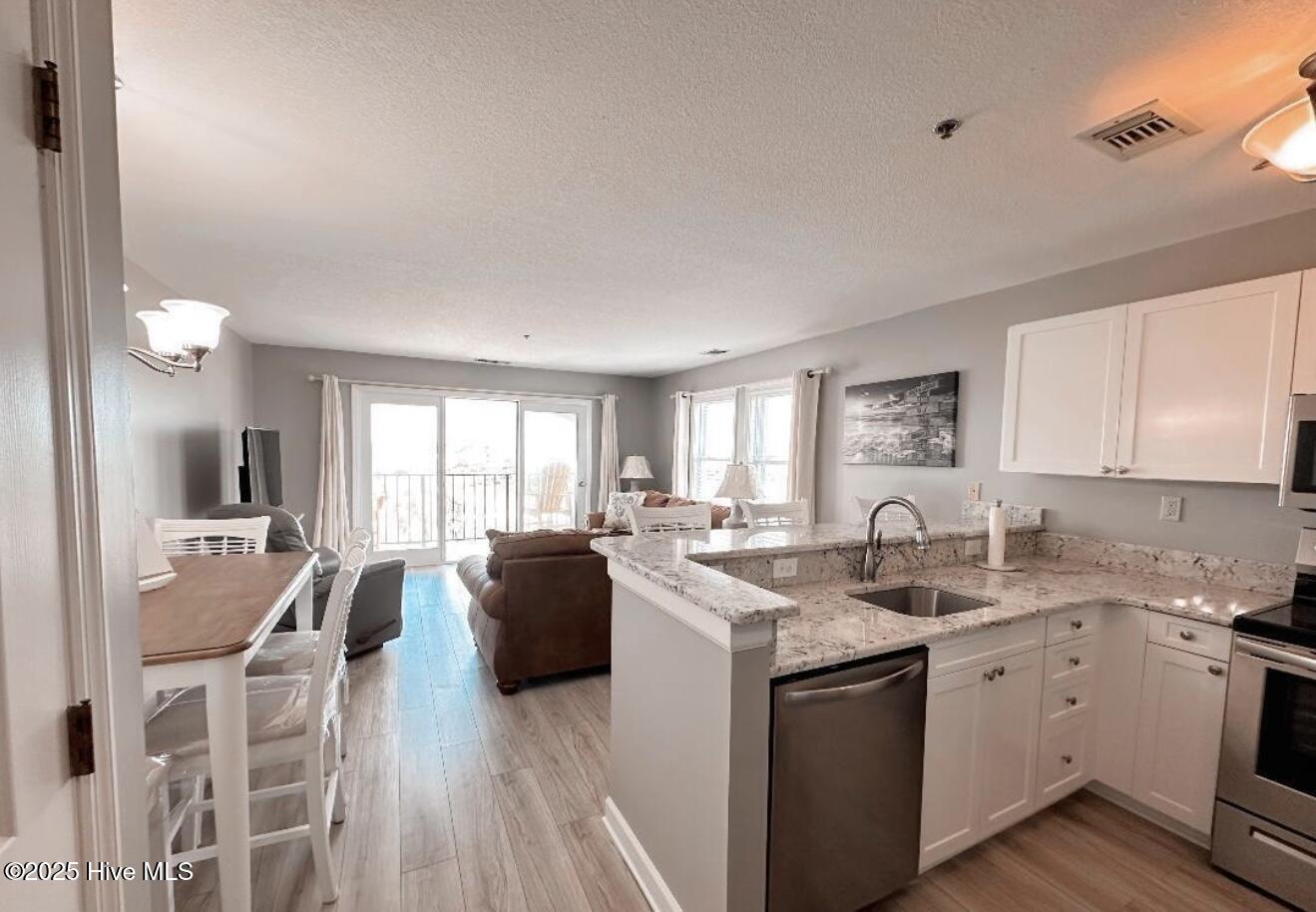 100528881 | Photo 16