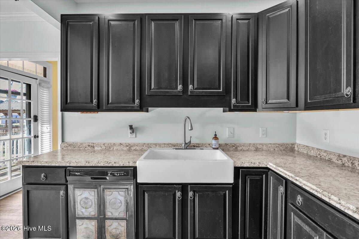 100561788 | Photo 33