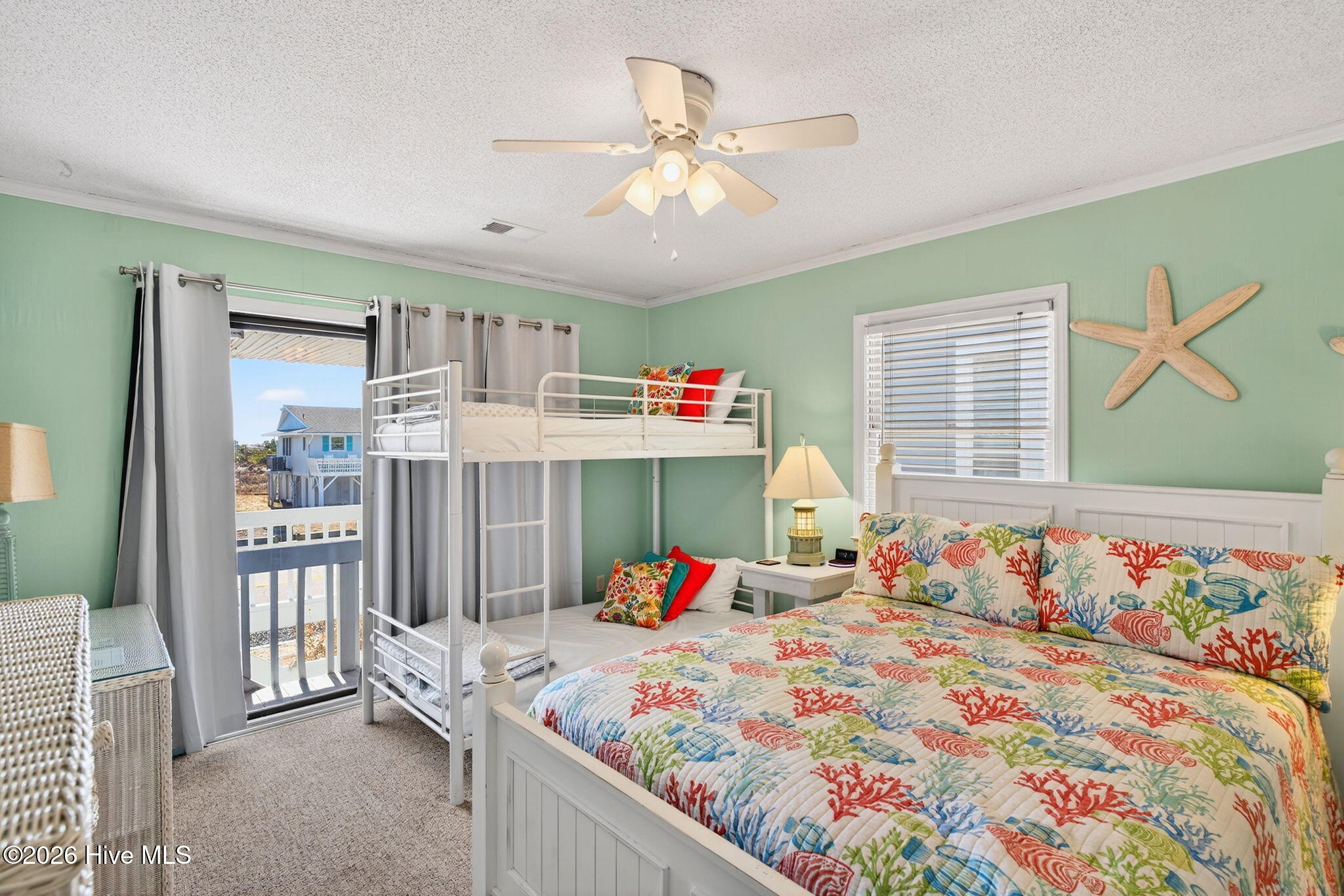 100554629 | Photo 33