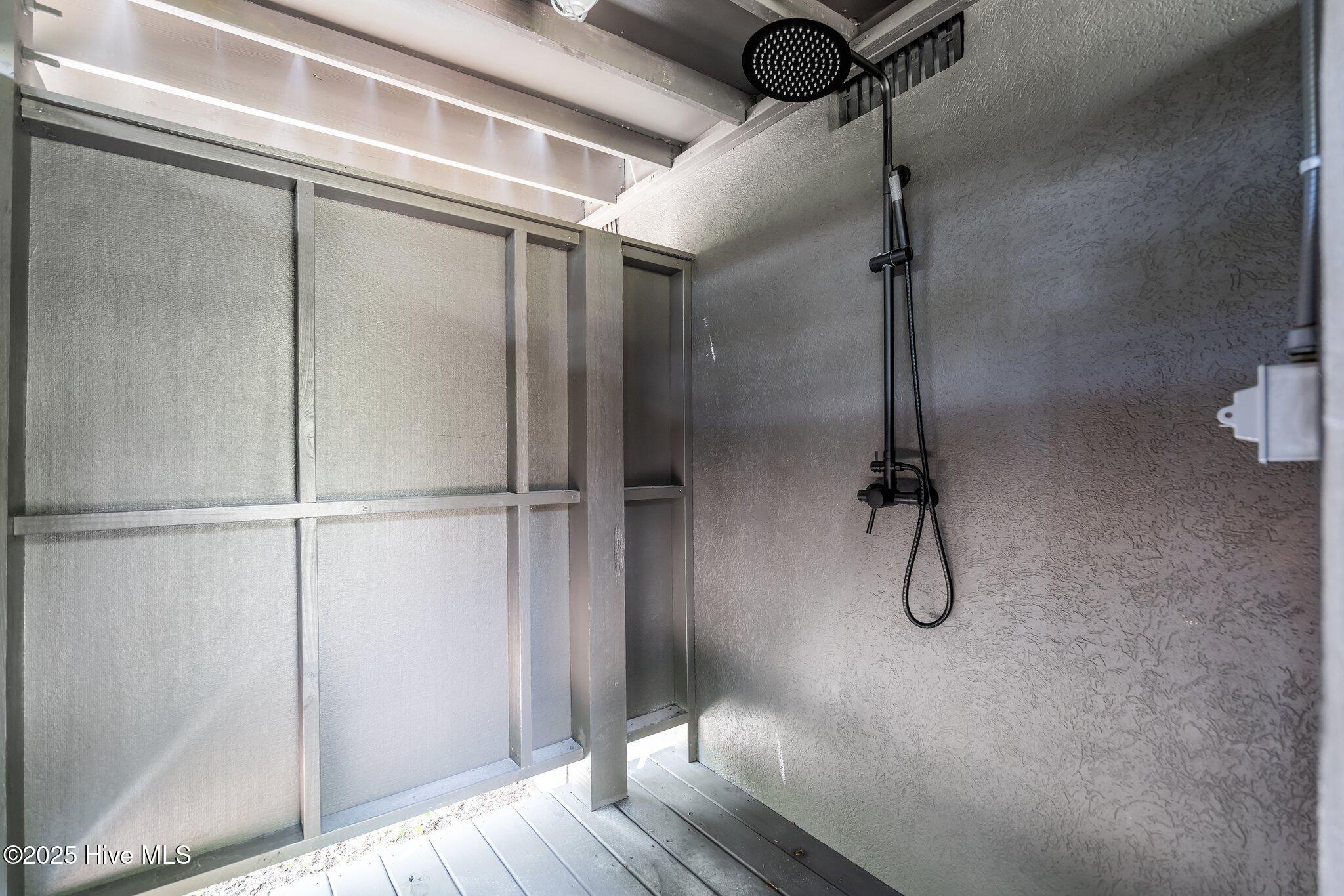 100519960 | Photo 22