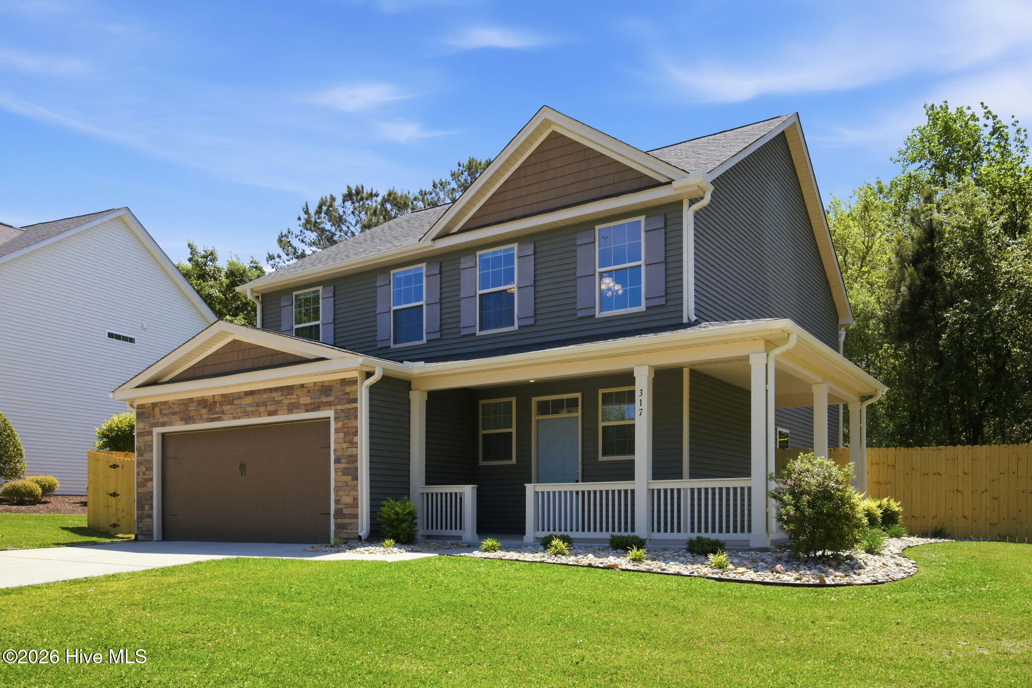 100569504 | Photo 36