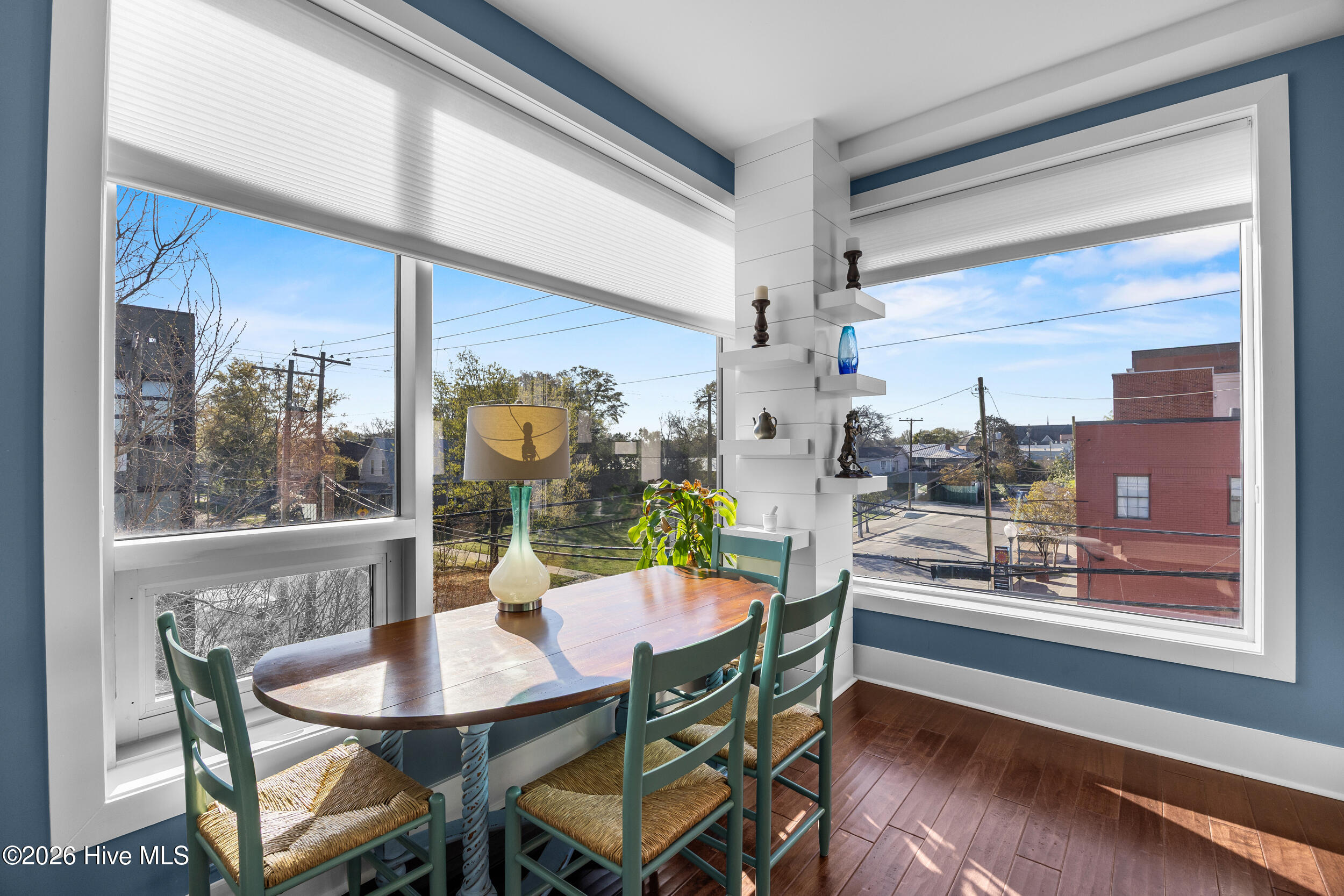 100562510 | Photo 24