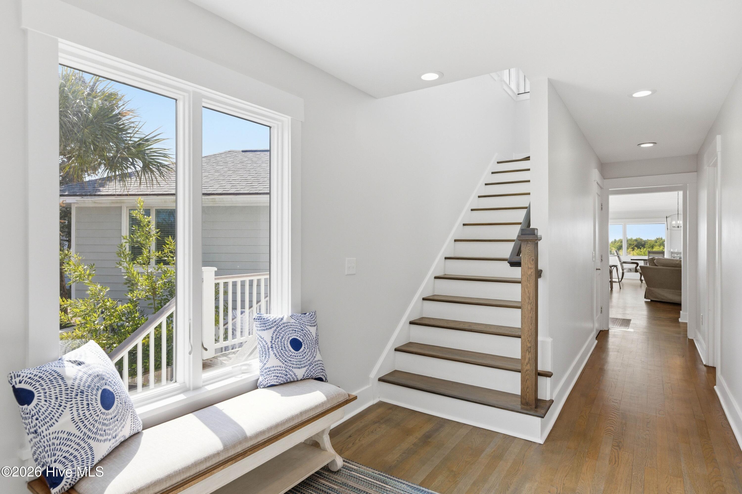 100560271 | Photo 41