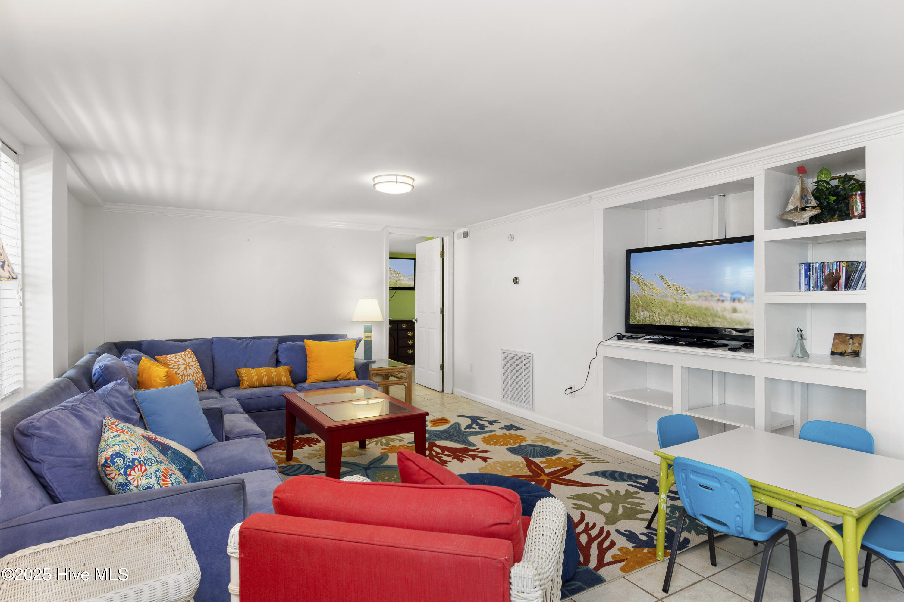 100523829 | Photo 25