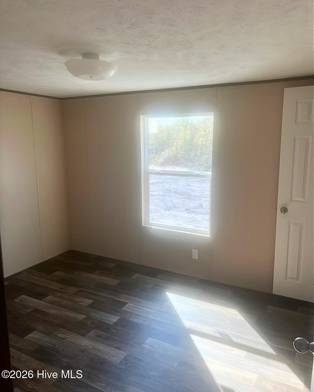 100568967 | Photo 10