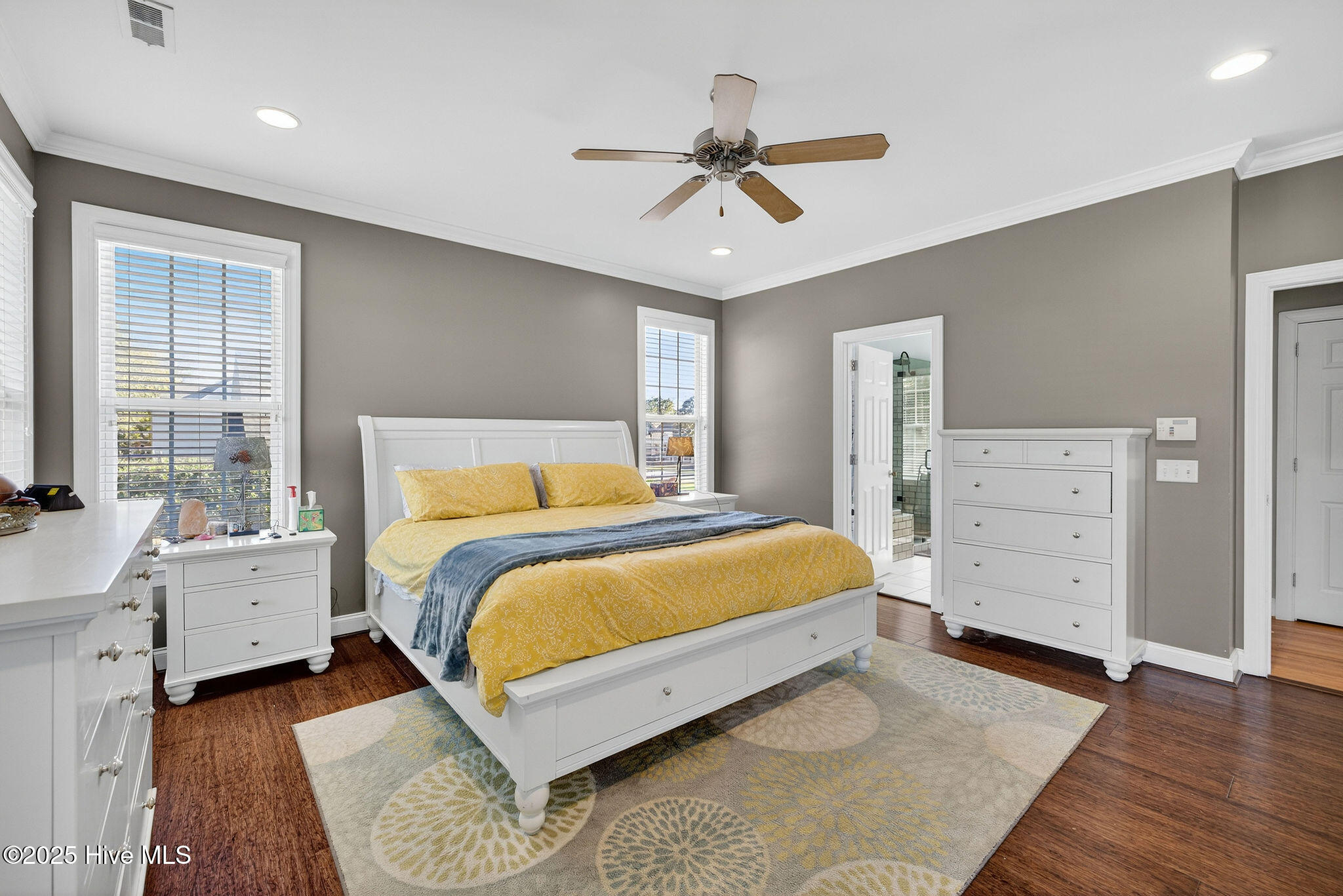 100540017 | Photo 42