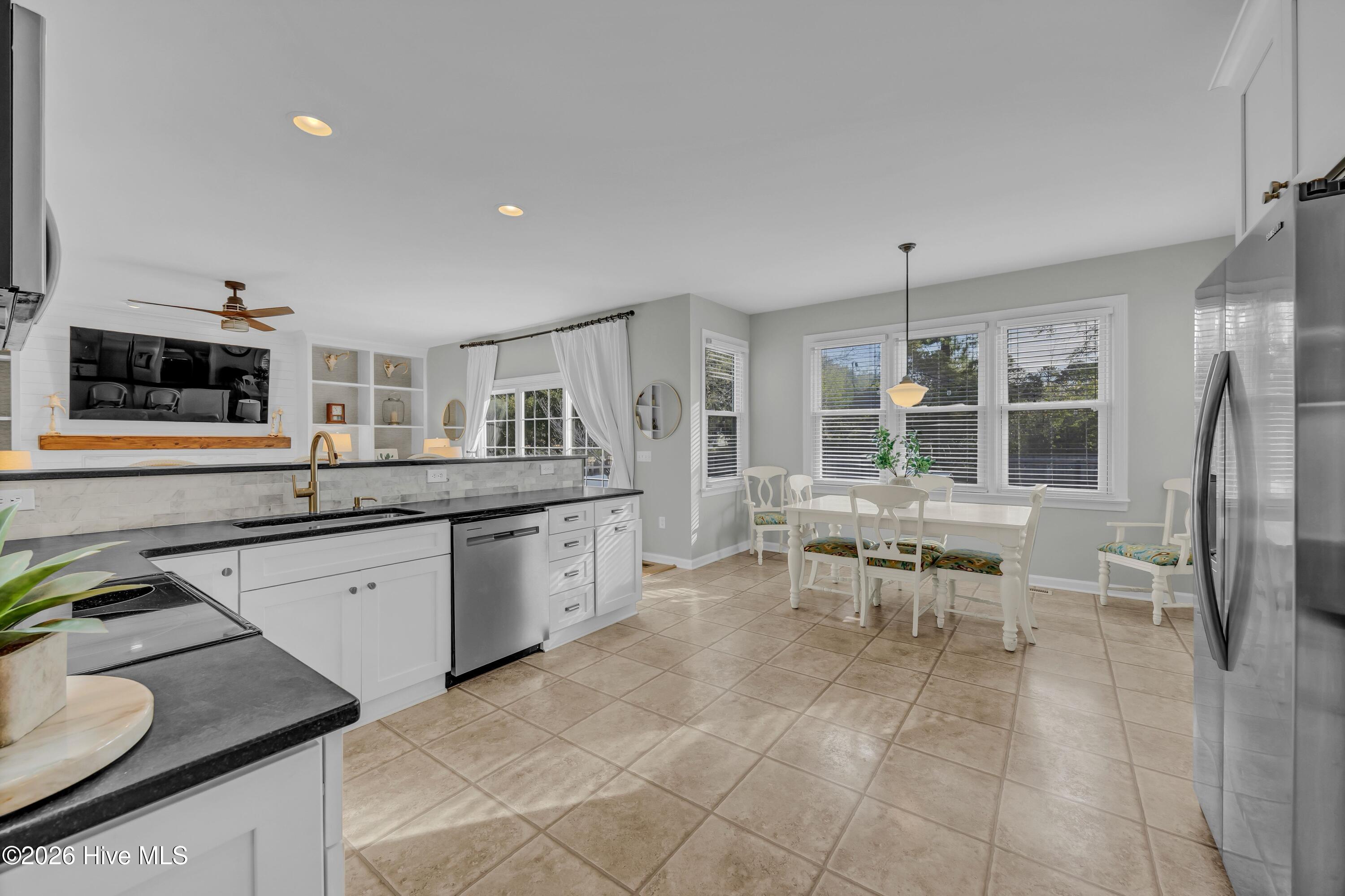 100561567 | Photo 10