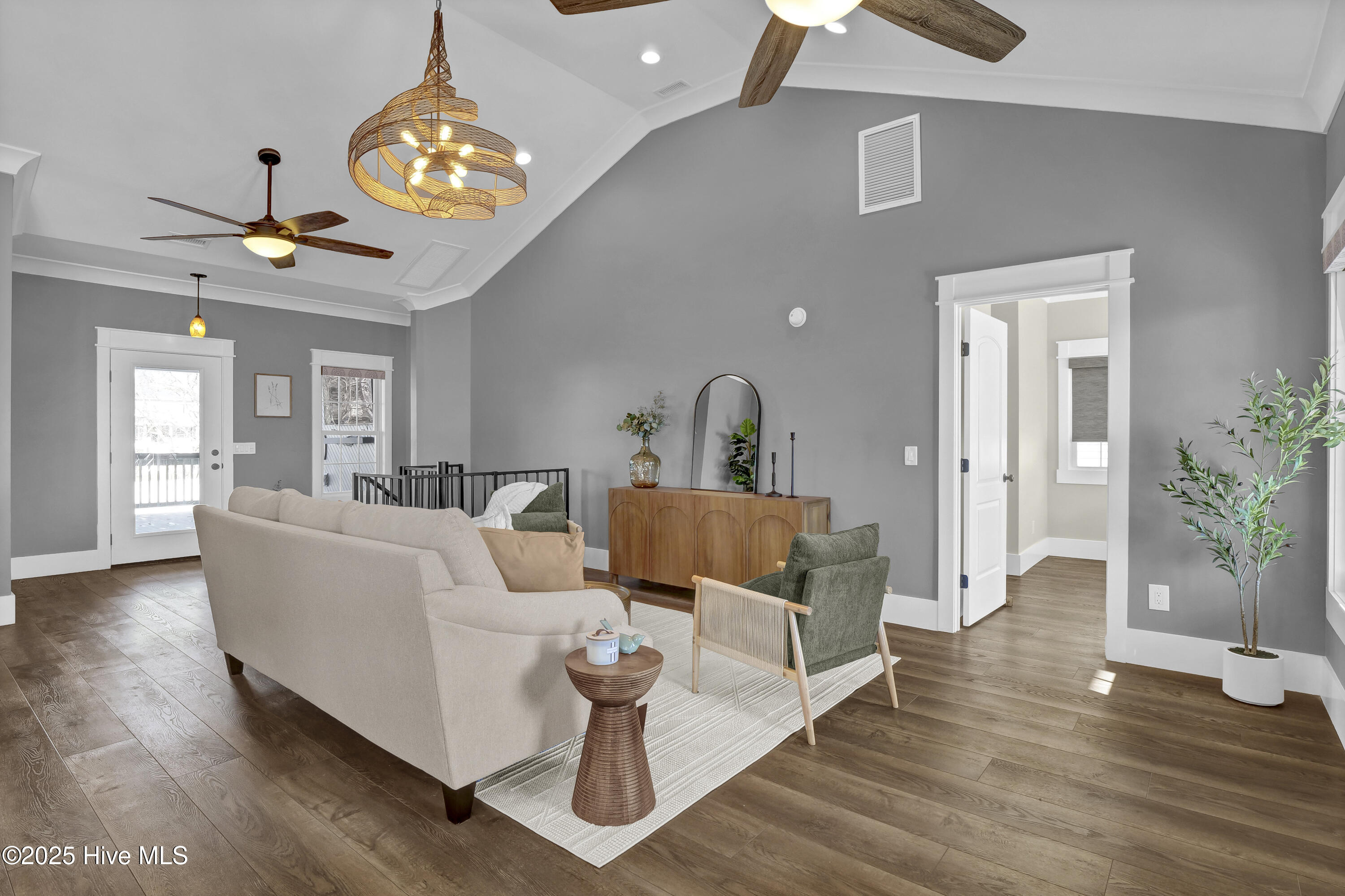 100543040 | Photo 13