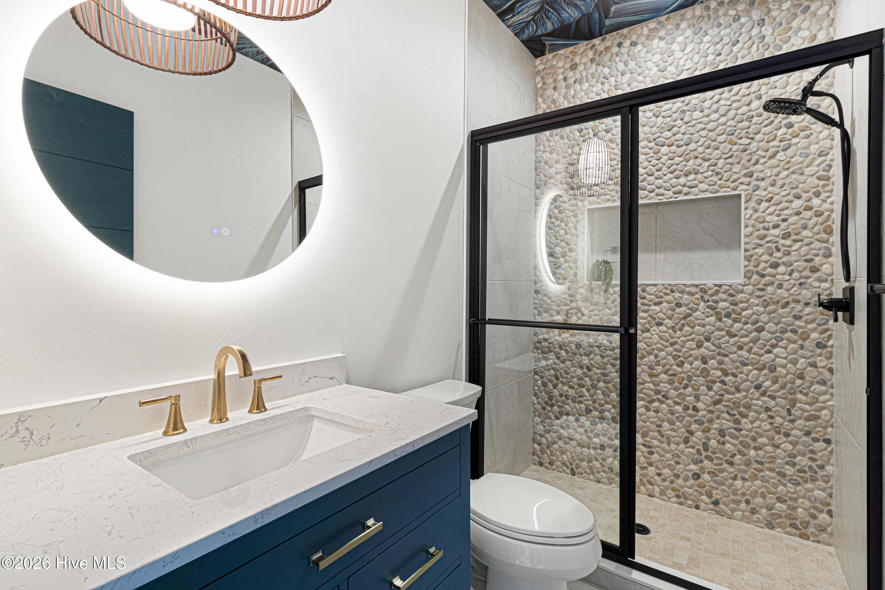 100567195 | Photo 43