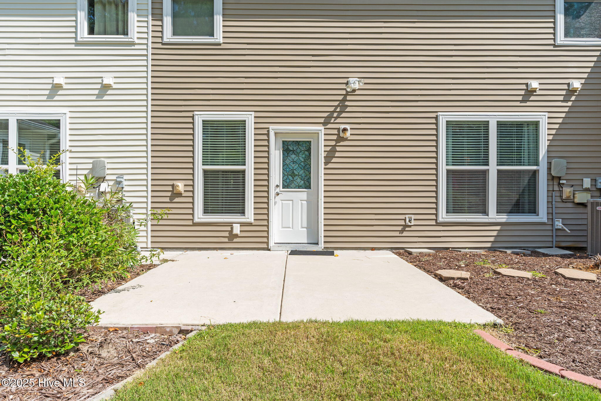 100517445 | Photo 33