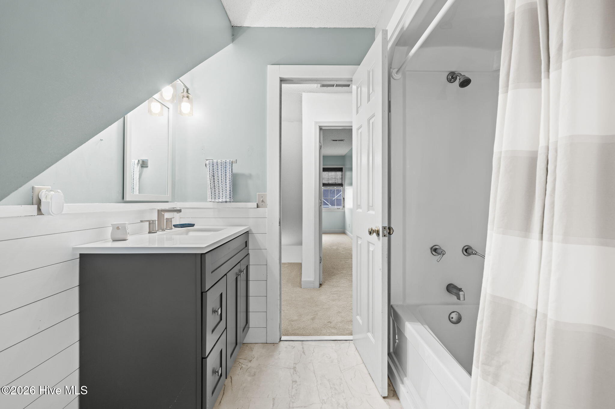 100564721 | Photo 44