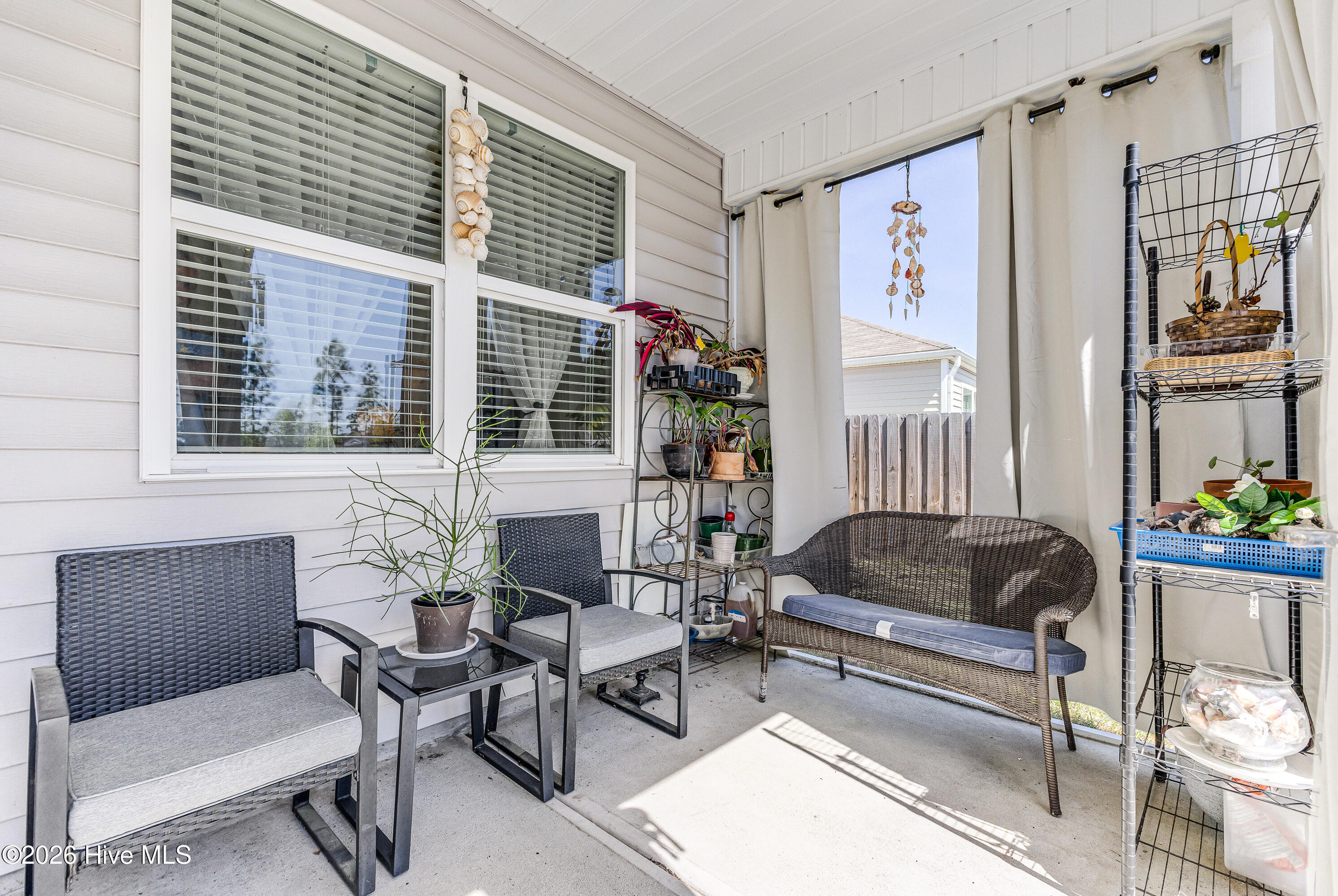 100566336 | Photo 33