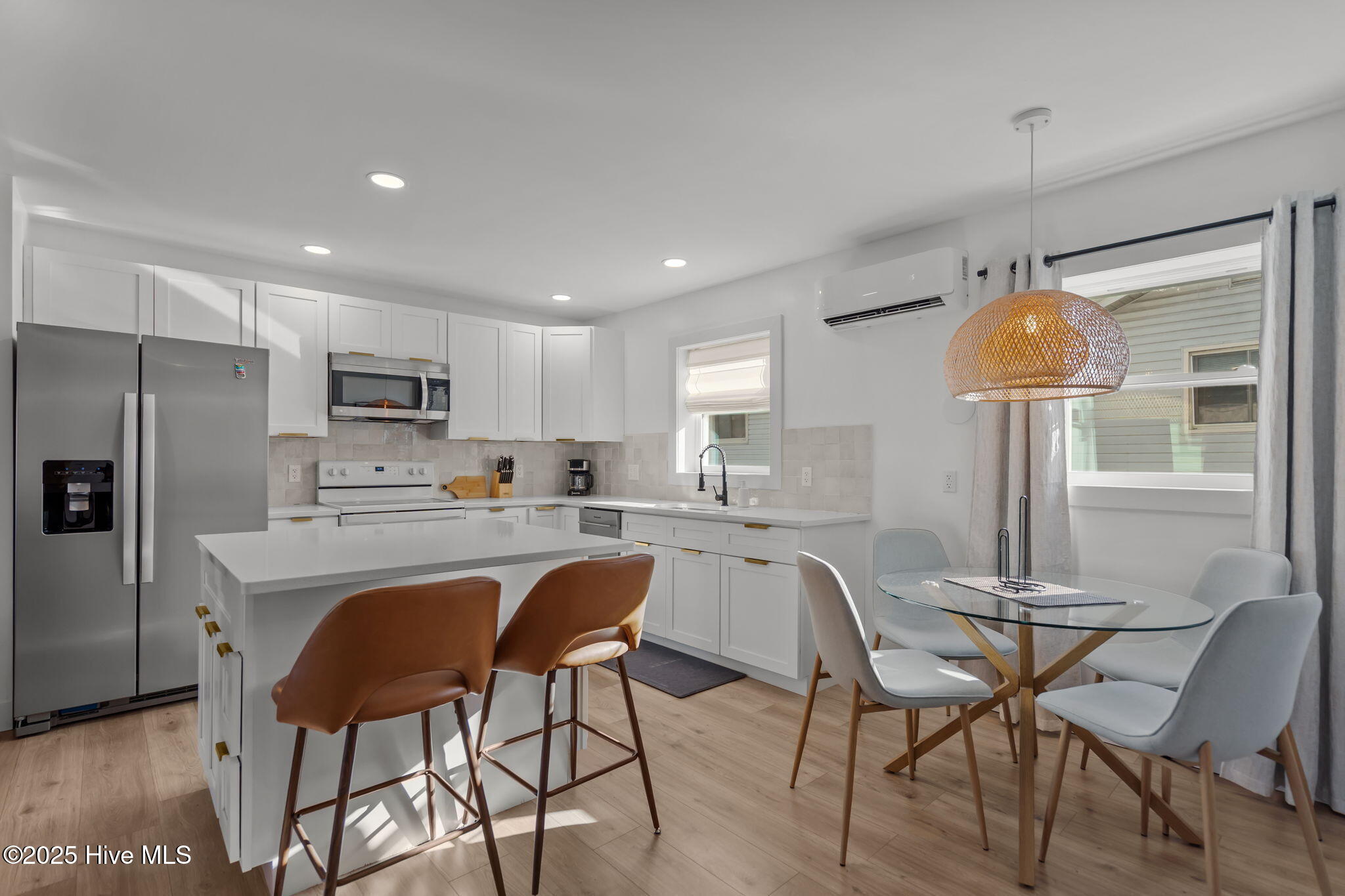 100541863 | Photo 40