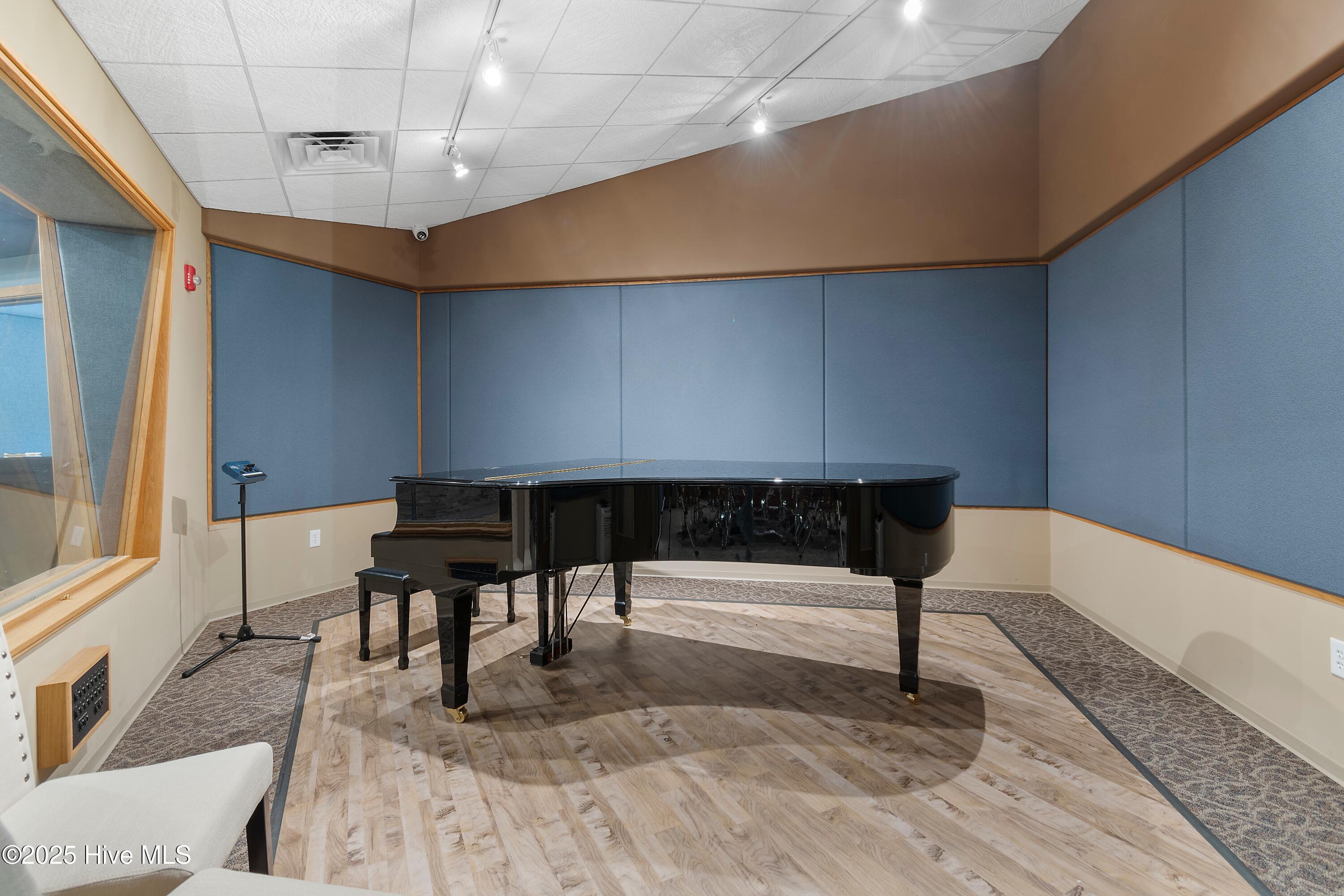 100491717 | Photo 60