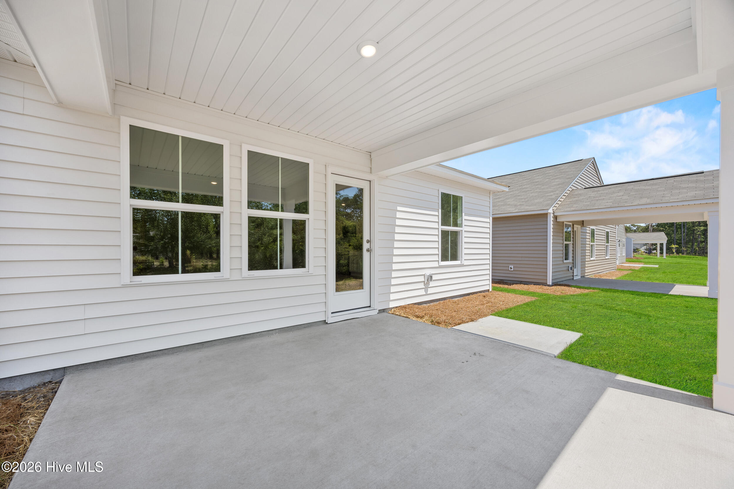 100570043 | Photo 24