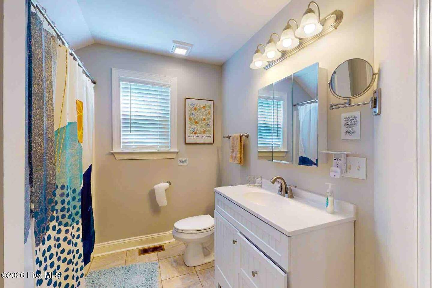 100566637 | Photo 12