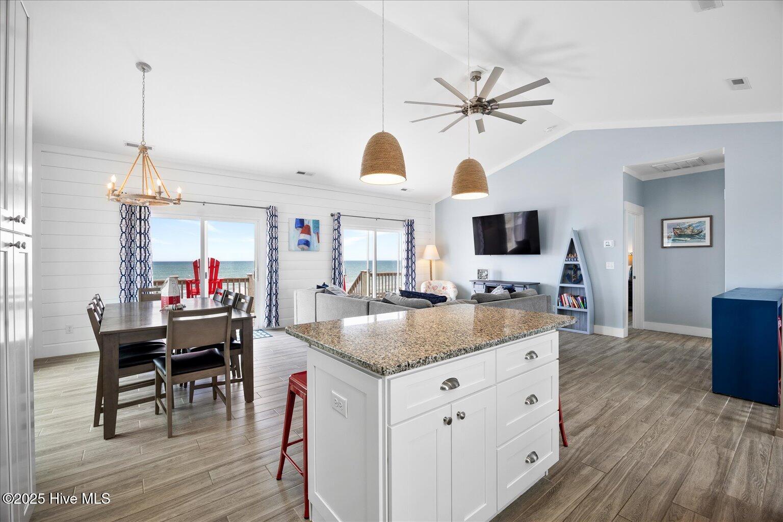 100528040 | Photo 15