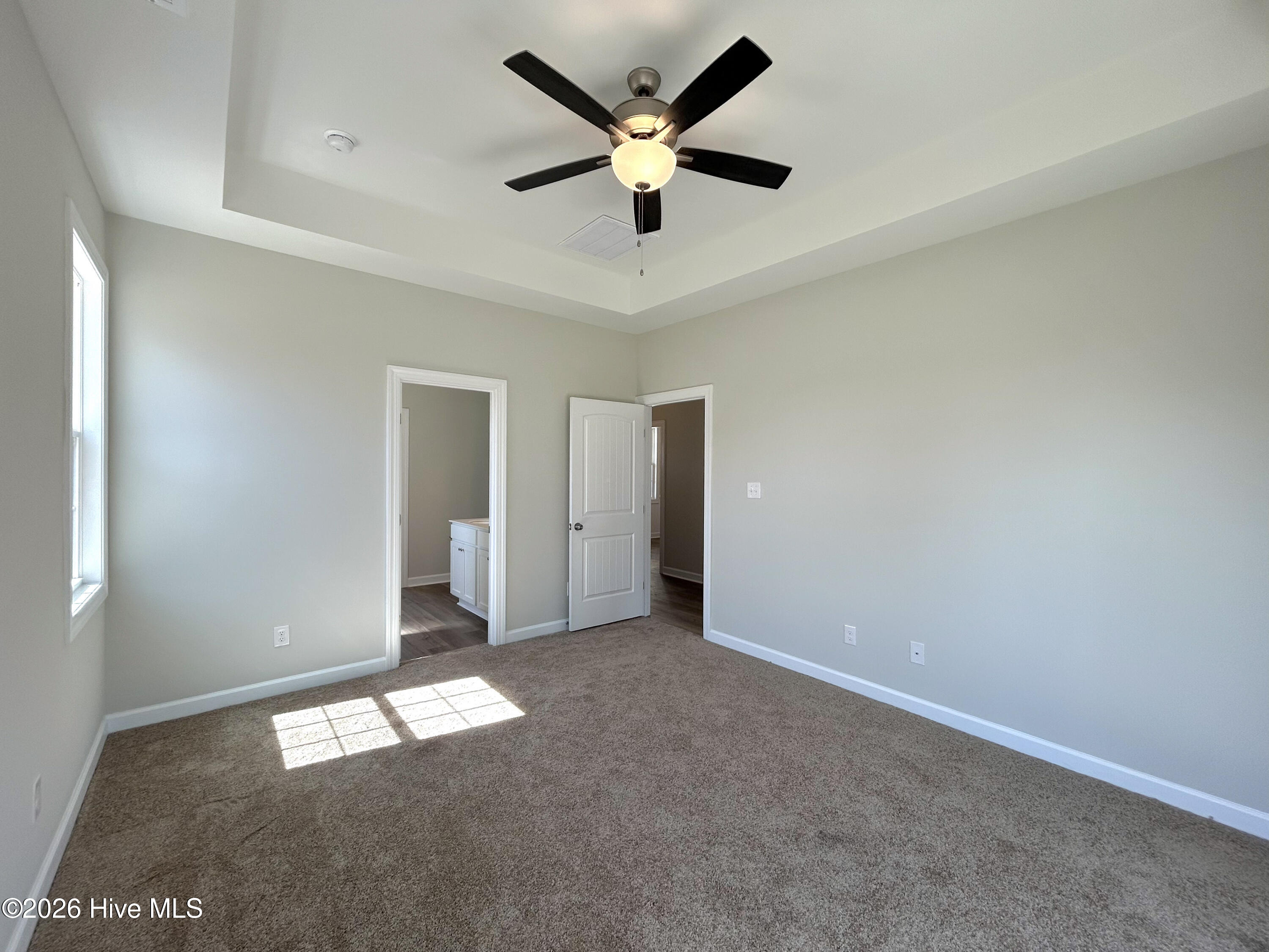 100560362 | Photo 32