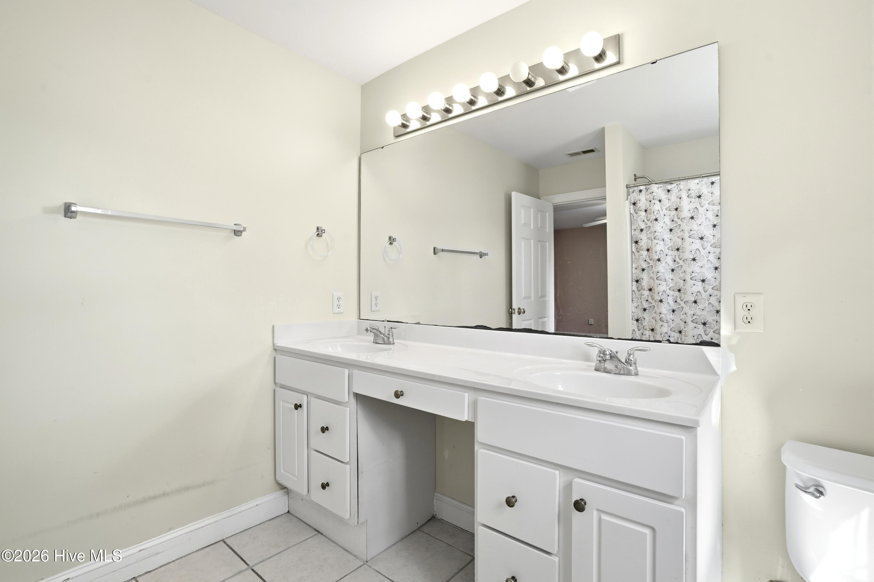 100562955 | Photo 35