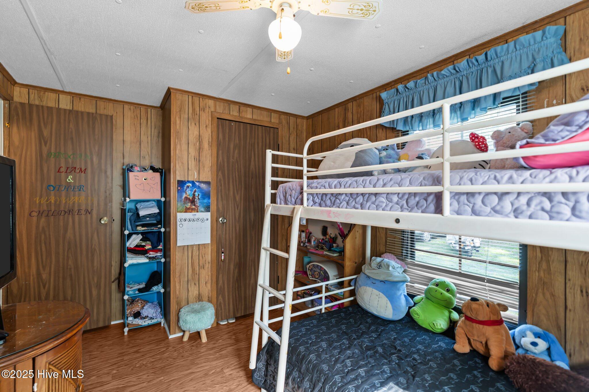 100513028 | Photo 23