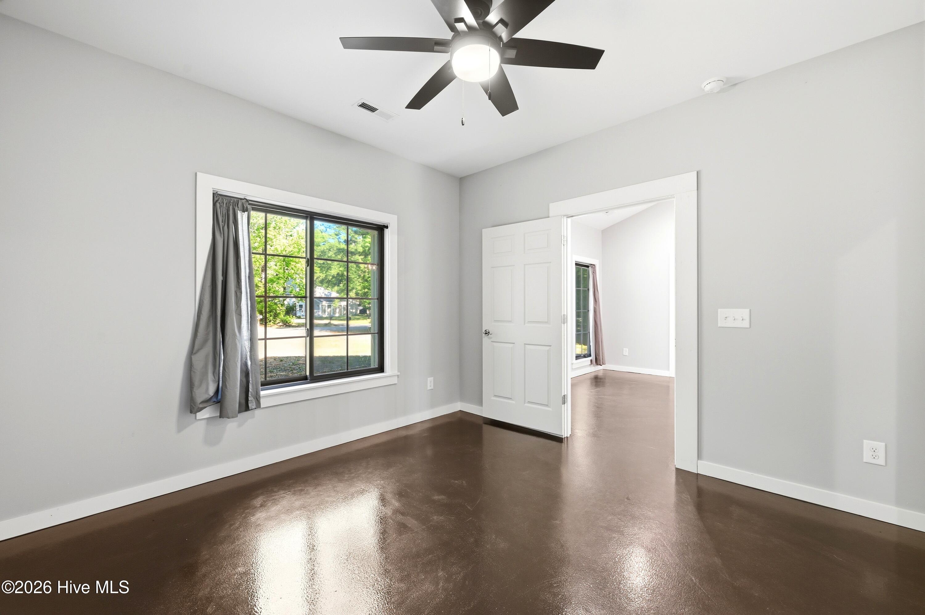 100570518 | Photo 17