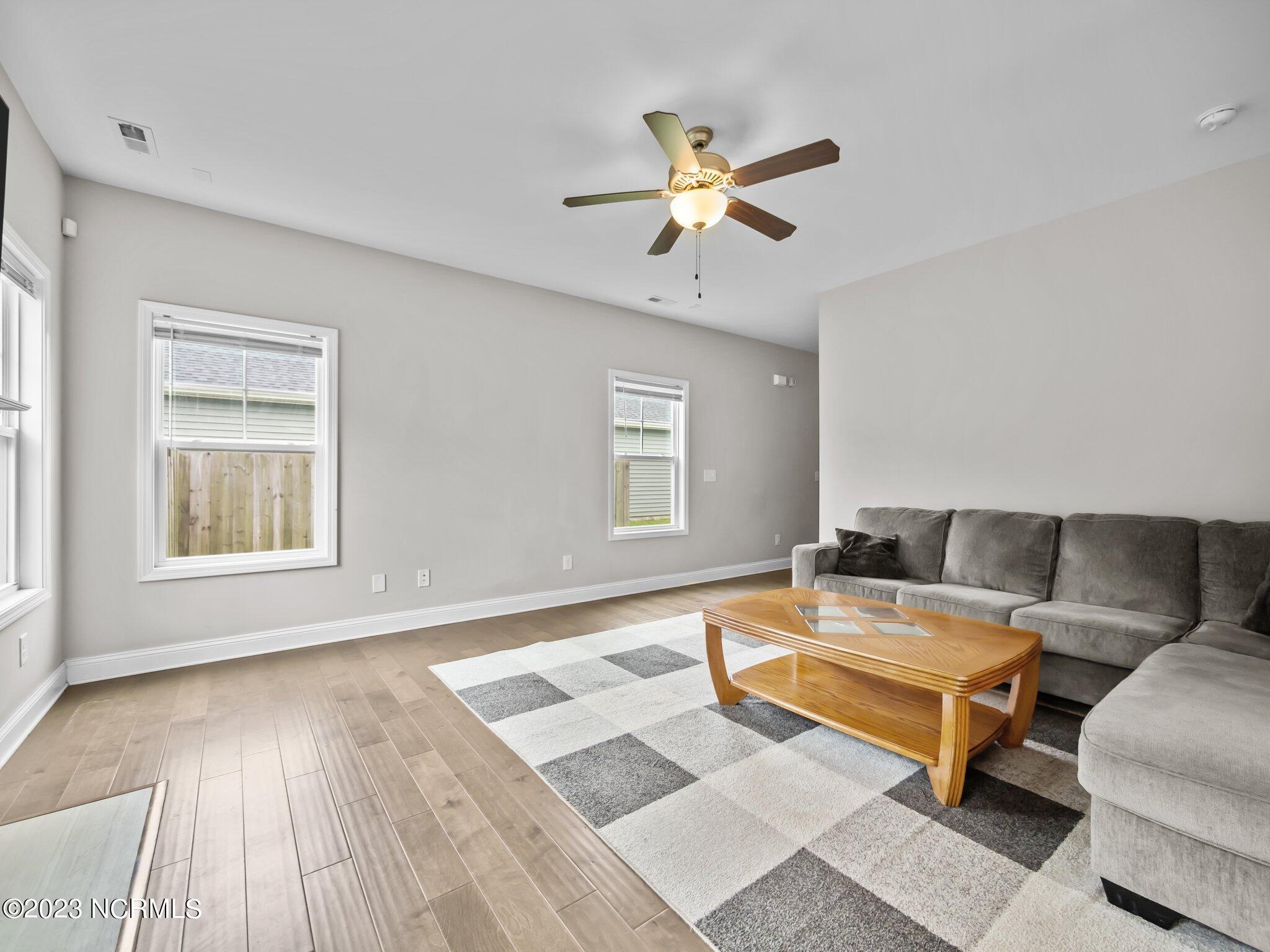 100553383 | Photo 22