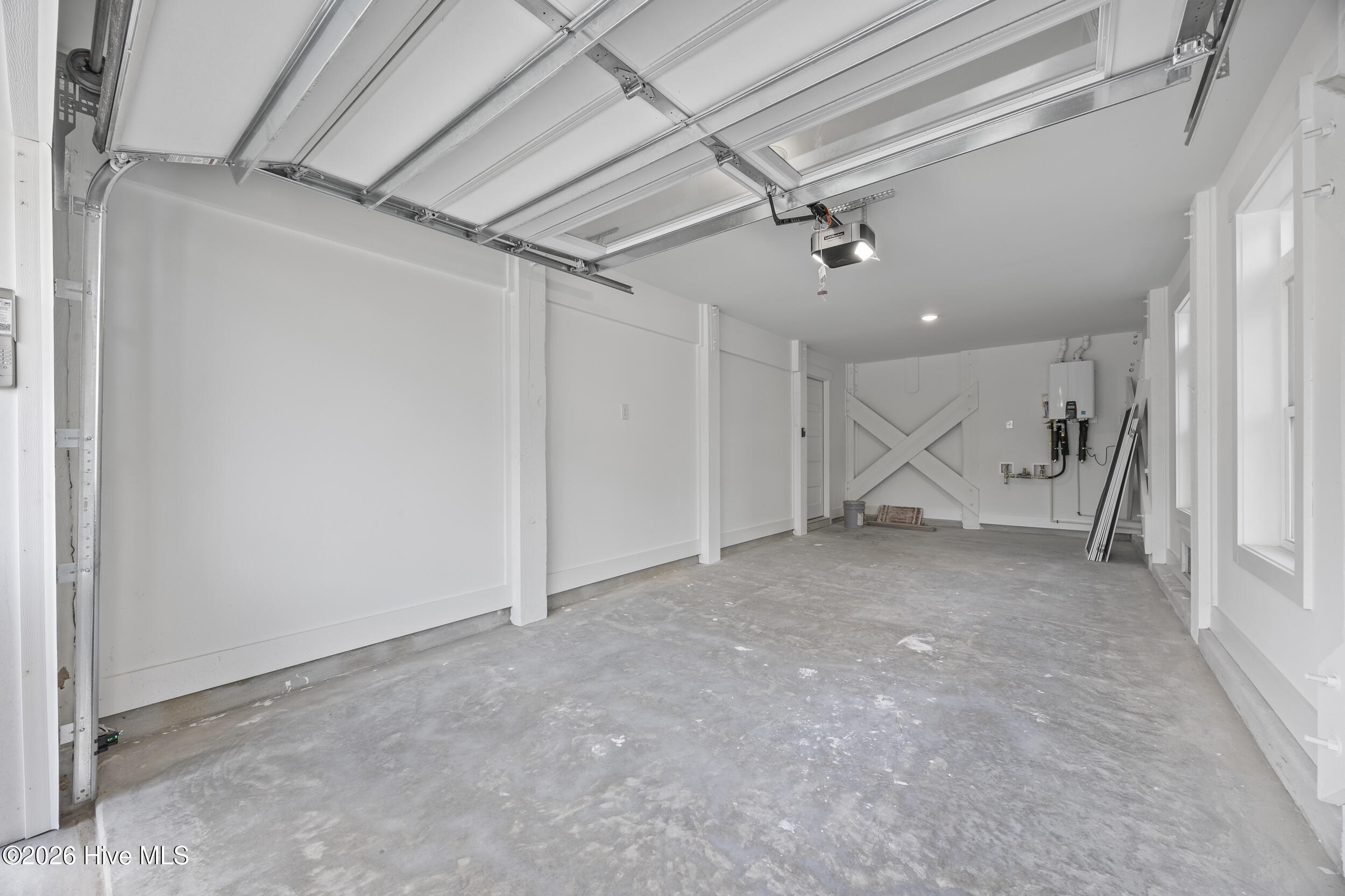 100543064 | Photo 85