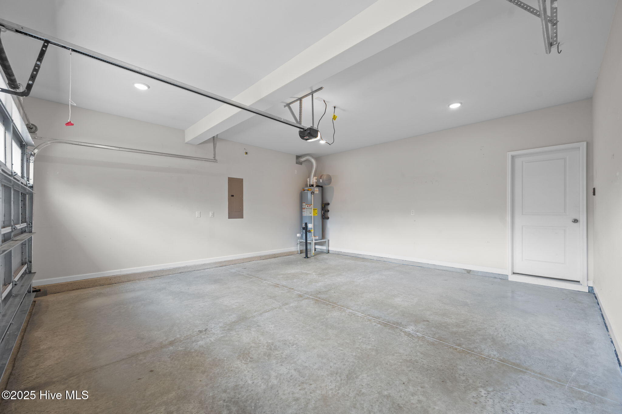 100547025 | Photo 40