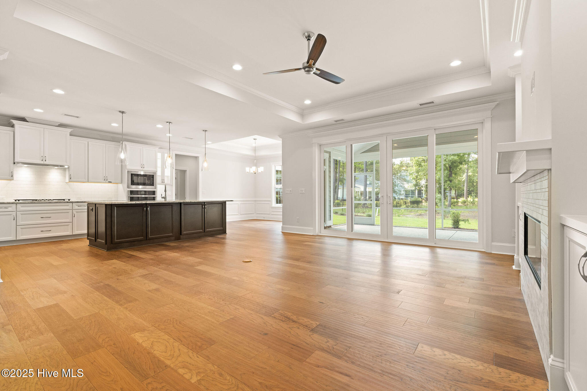 100530000 | Photo 16