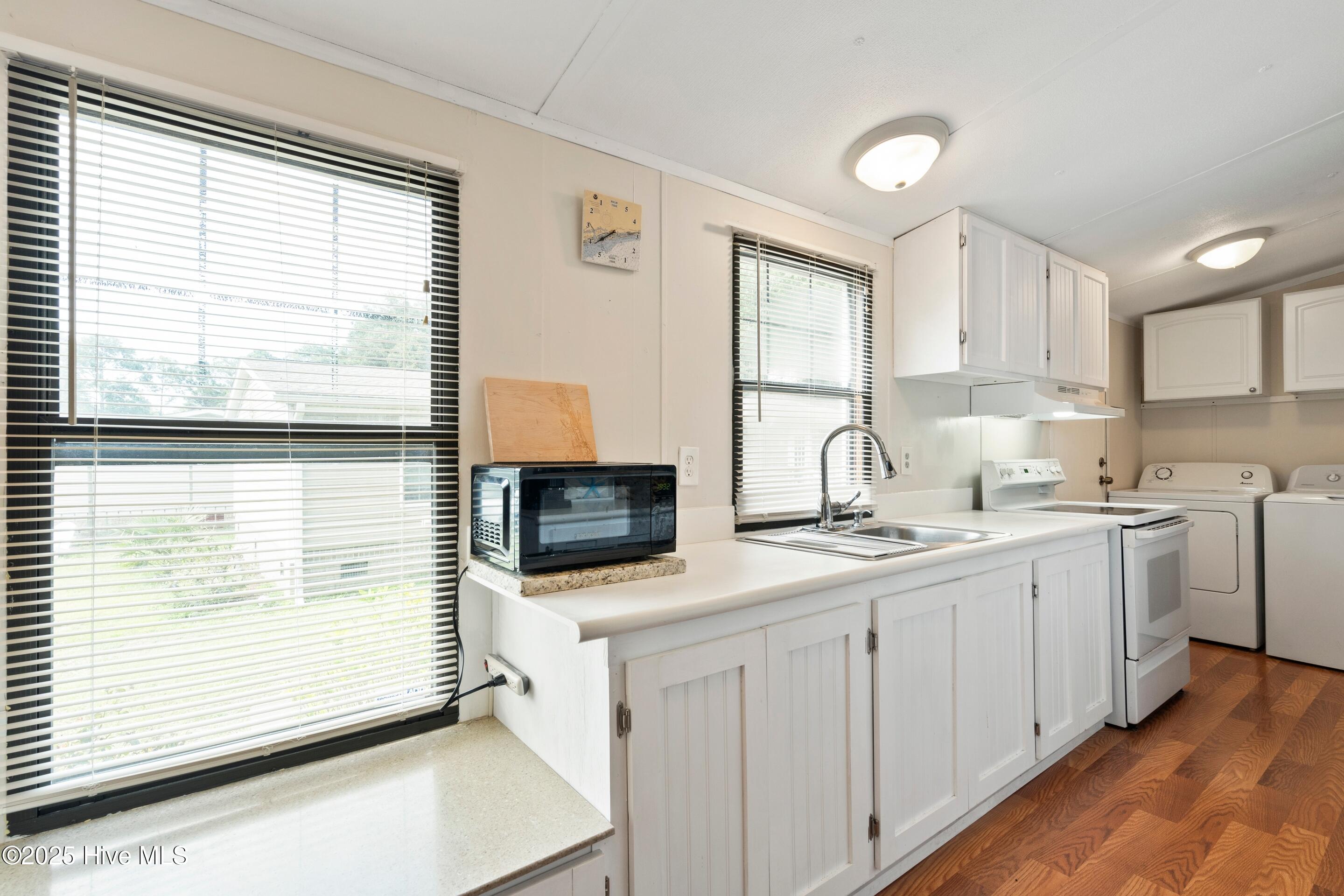 100519886 | Photo 11