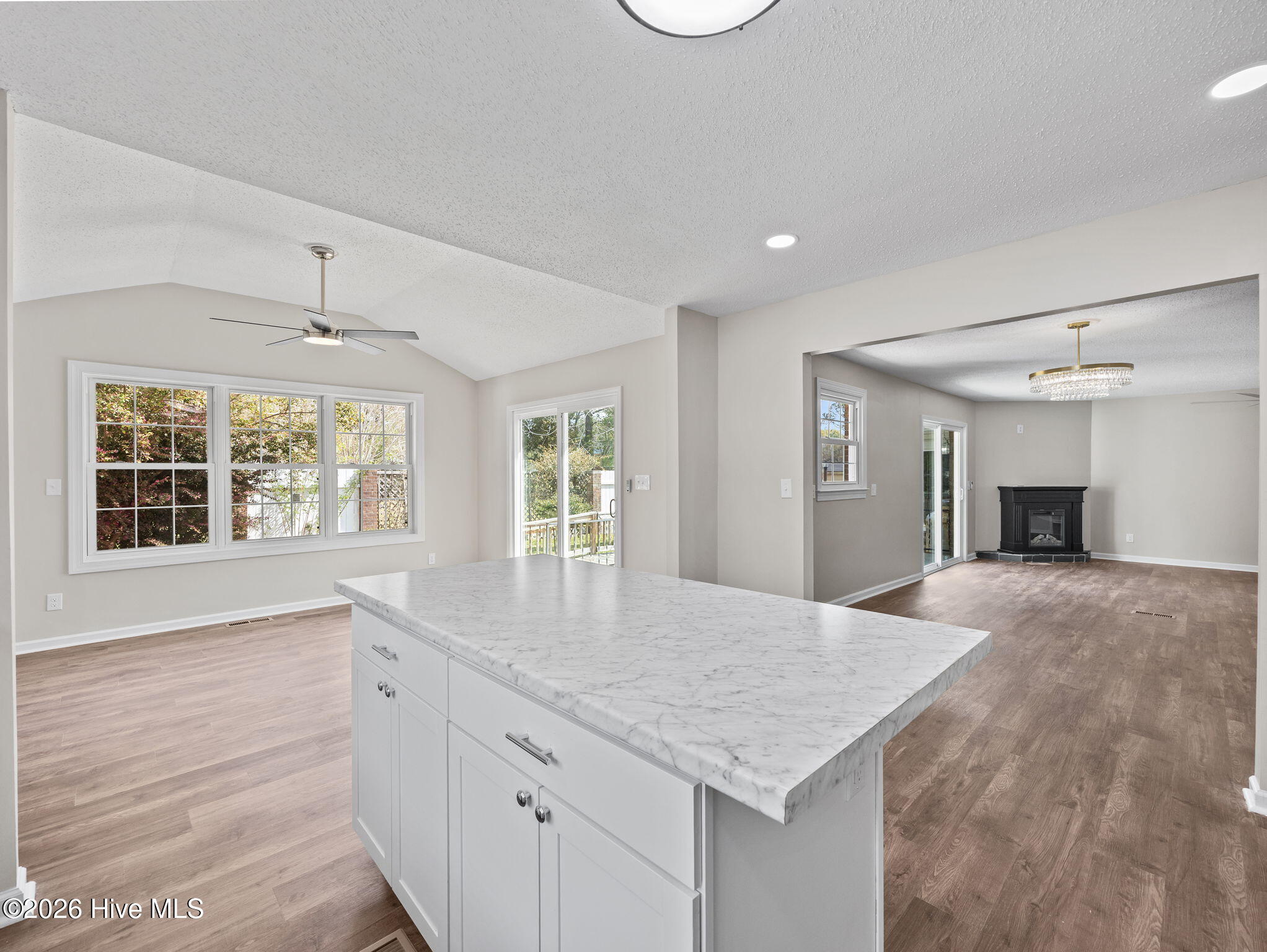 100564387 | Photo 18