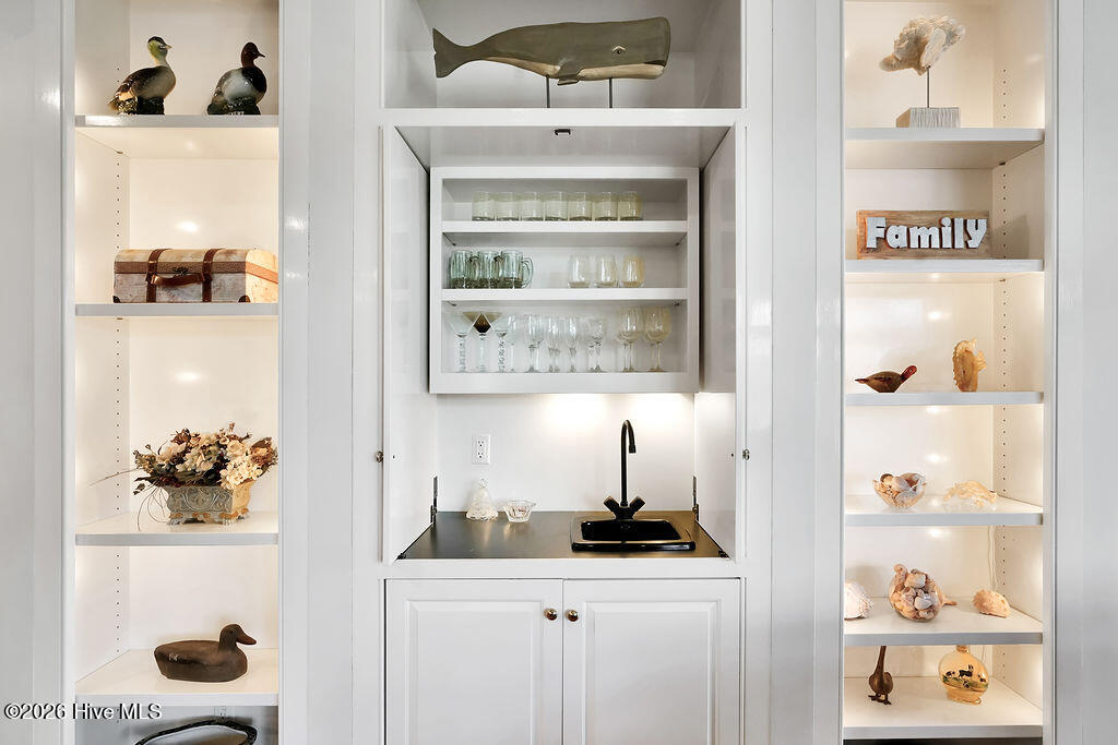 100564190 | Photo 14