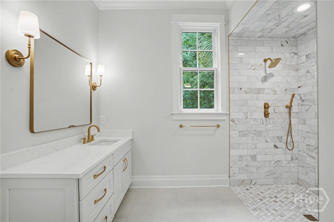 Guest En Suite Bath/Bedroom 2 Main Floor