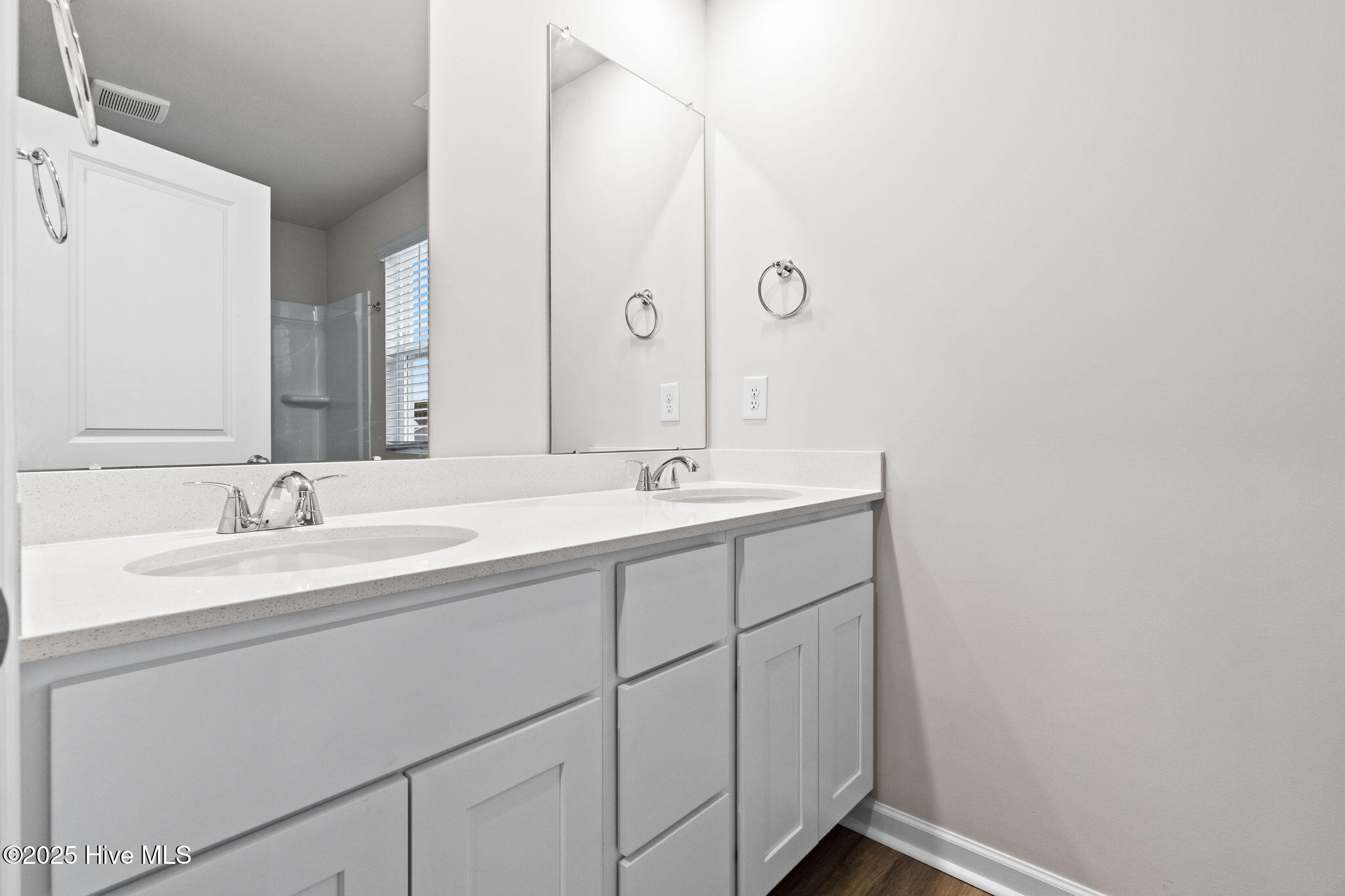 100506645 | Photo 17