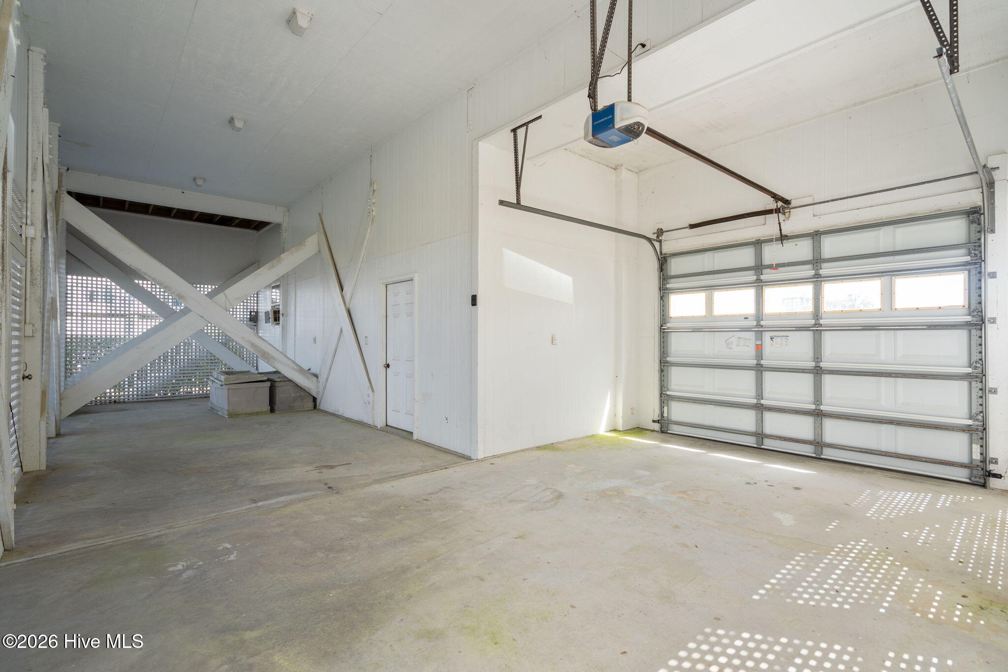 100564459 | Photo 55