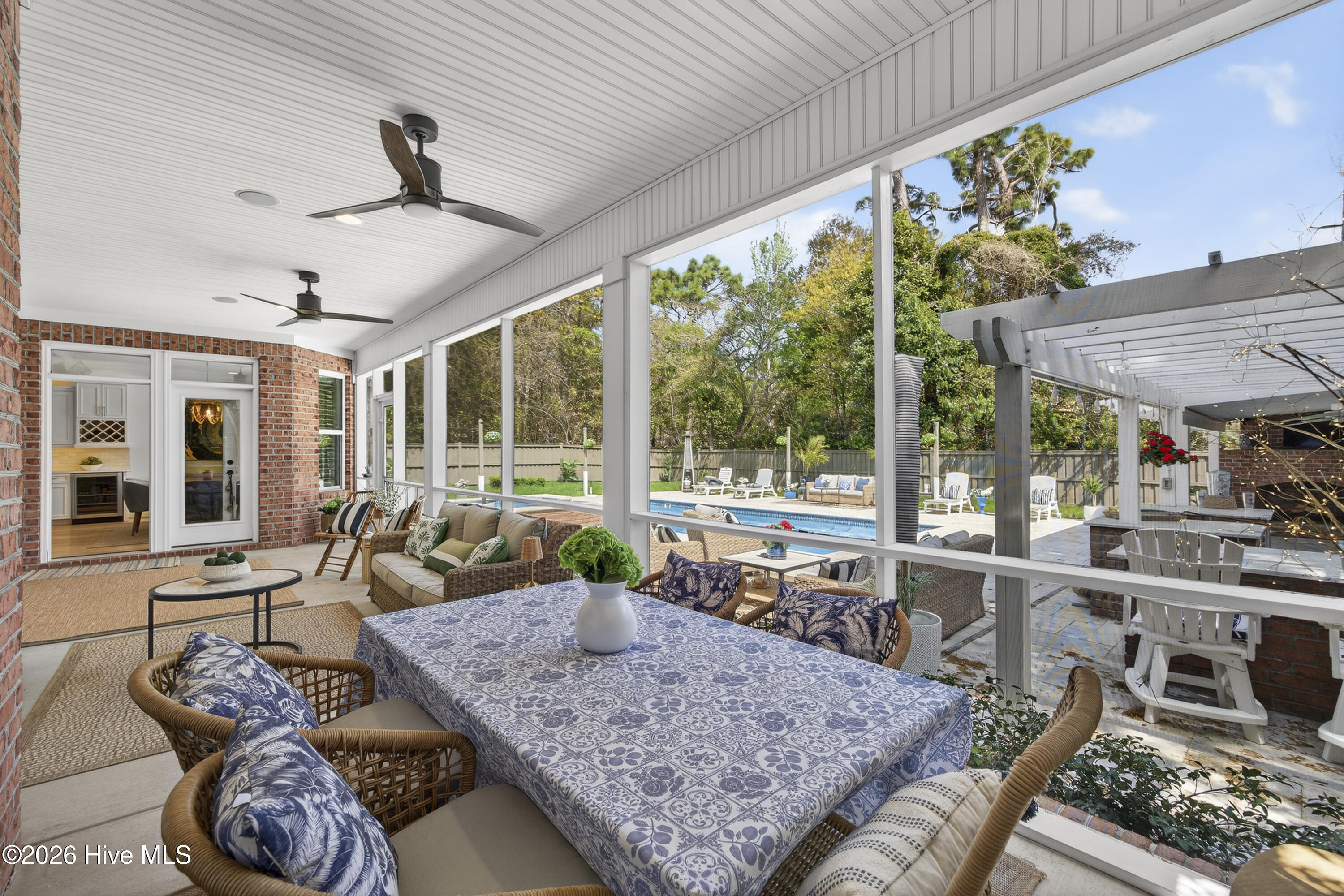 100564665 | Photo 40