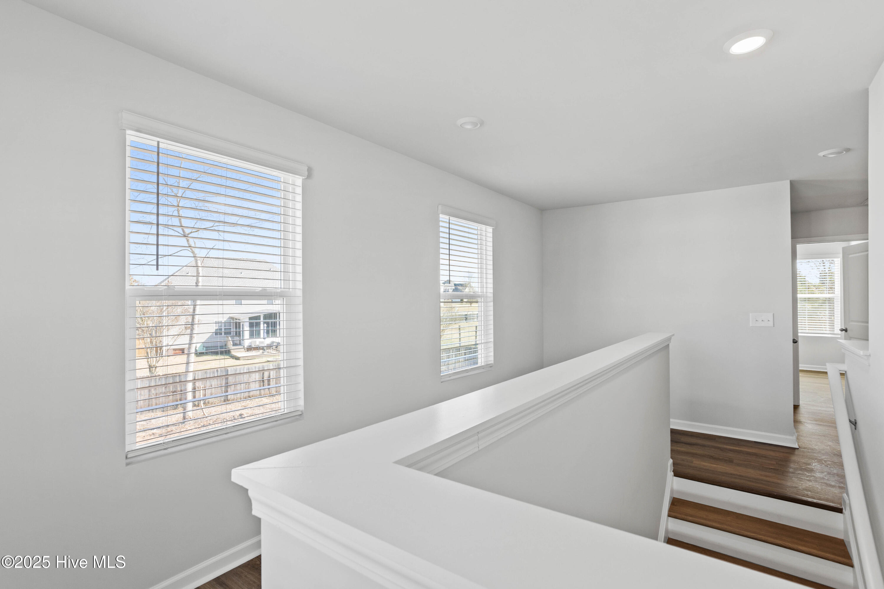 100516415 | Photo 19