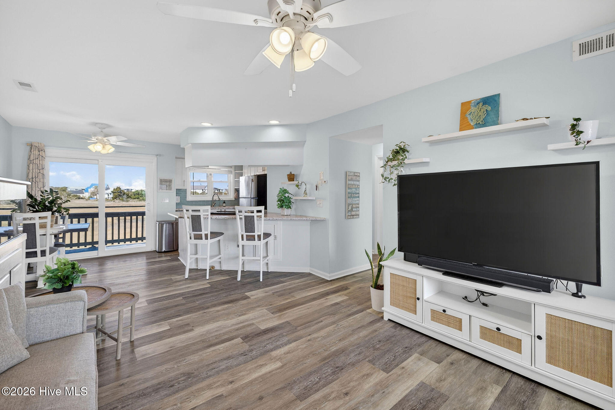 100554864 | Photo 11