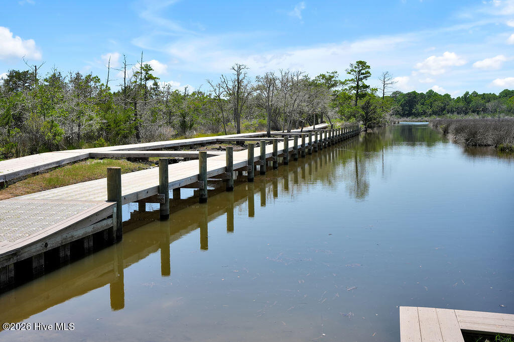 Enjoy temporary docking in your neighborhood with Mimosa Bay's private community dock