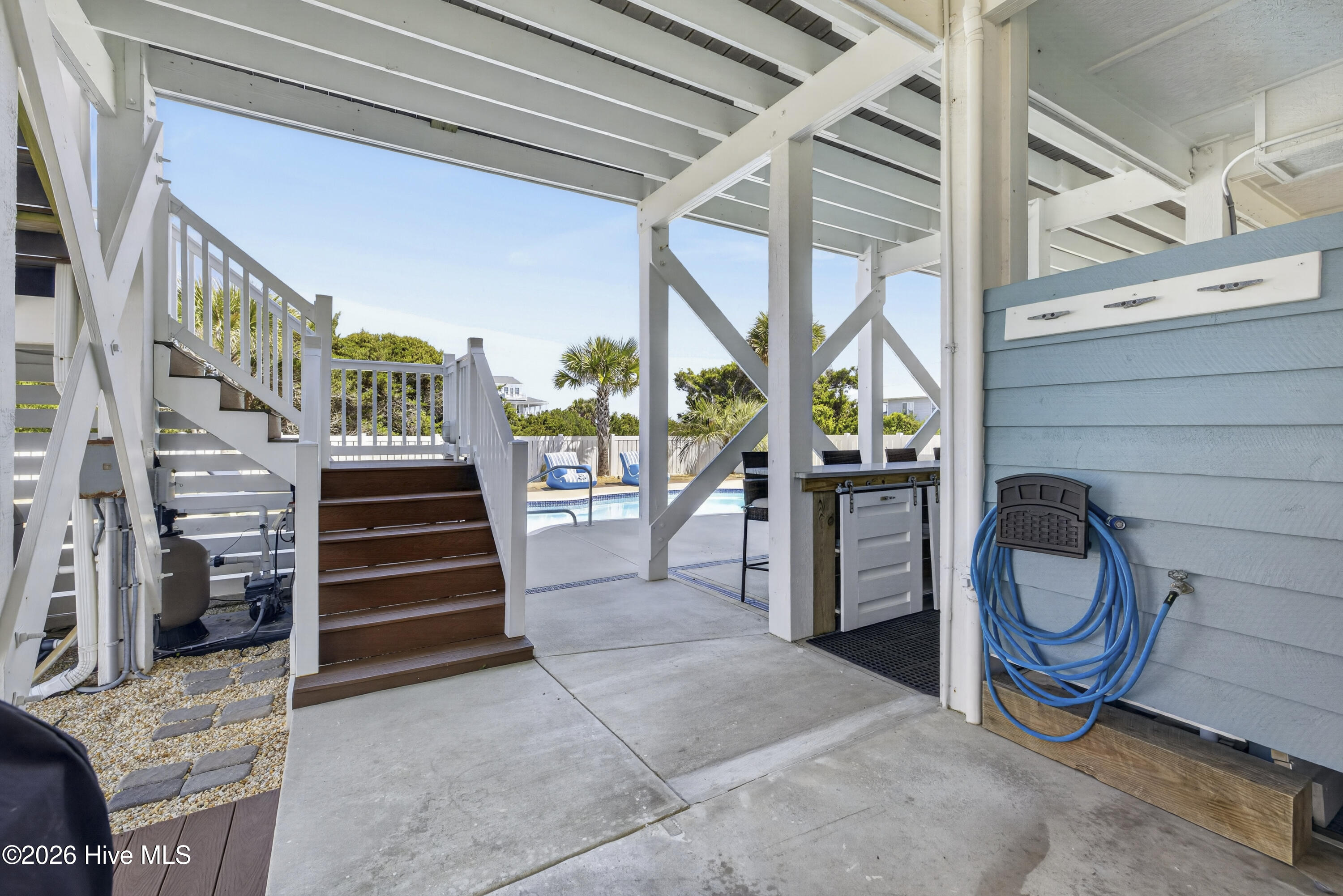 100568247 | Photo 73