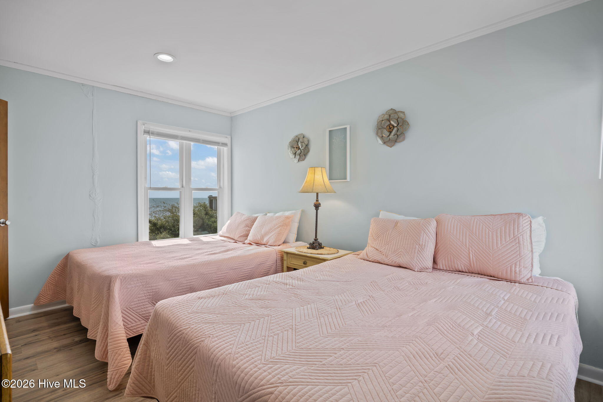 100565925 | Photo 40