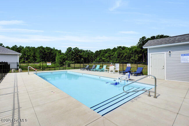 100543648 | Photo 33