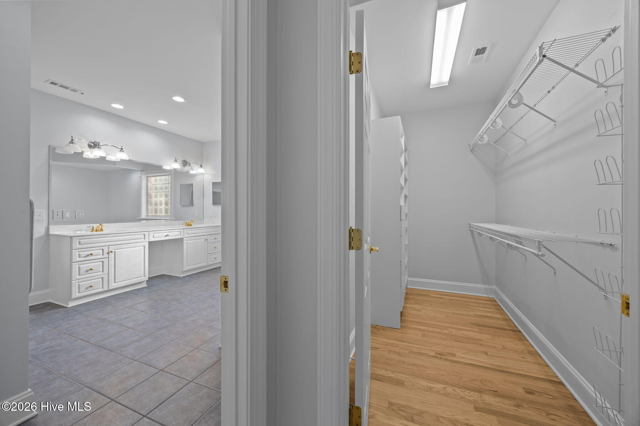 100548022 | Photo 23