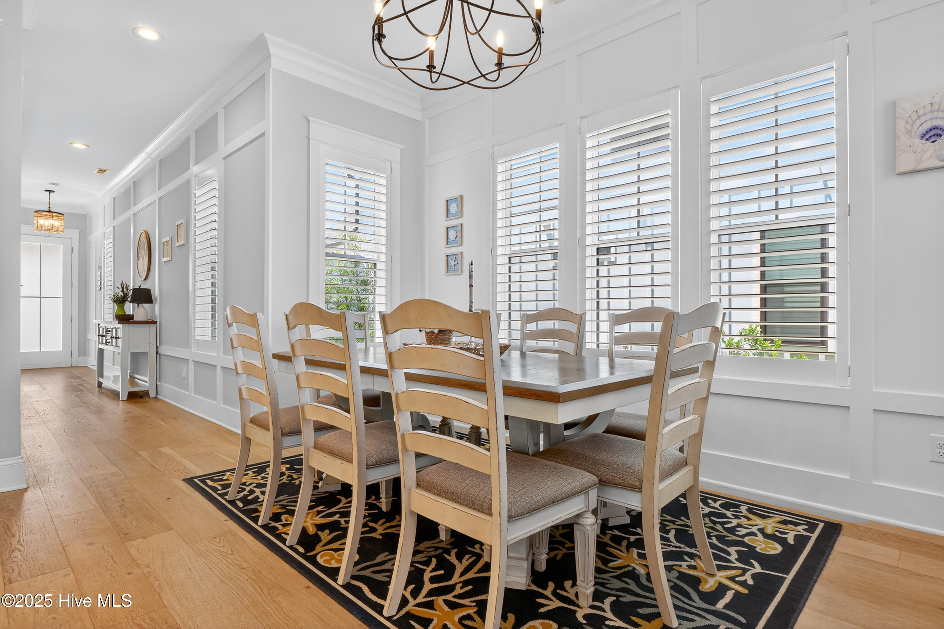 100523935 | Photo 14