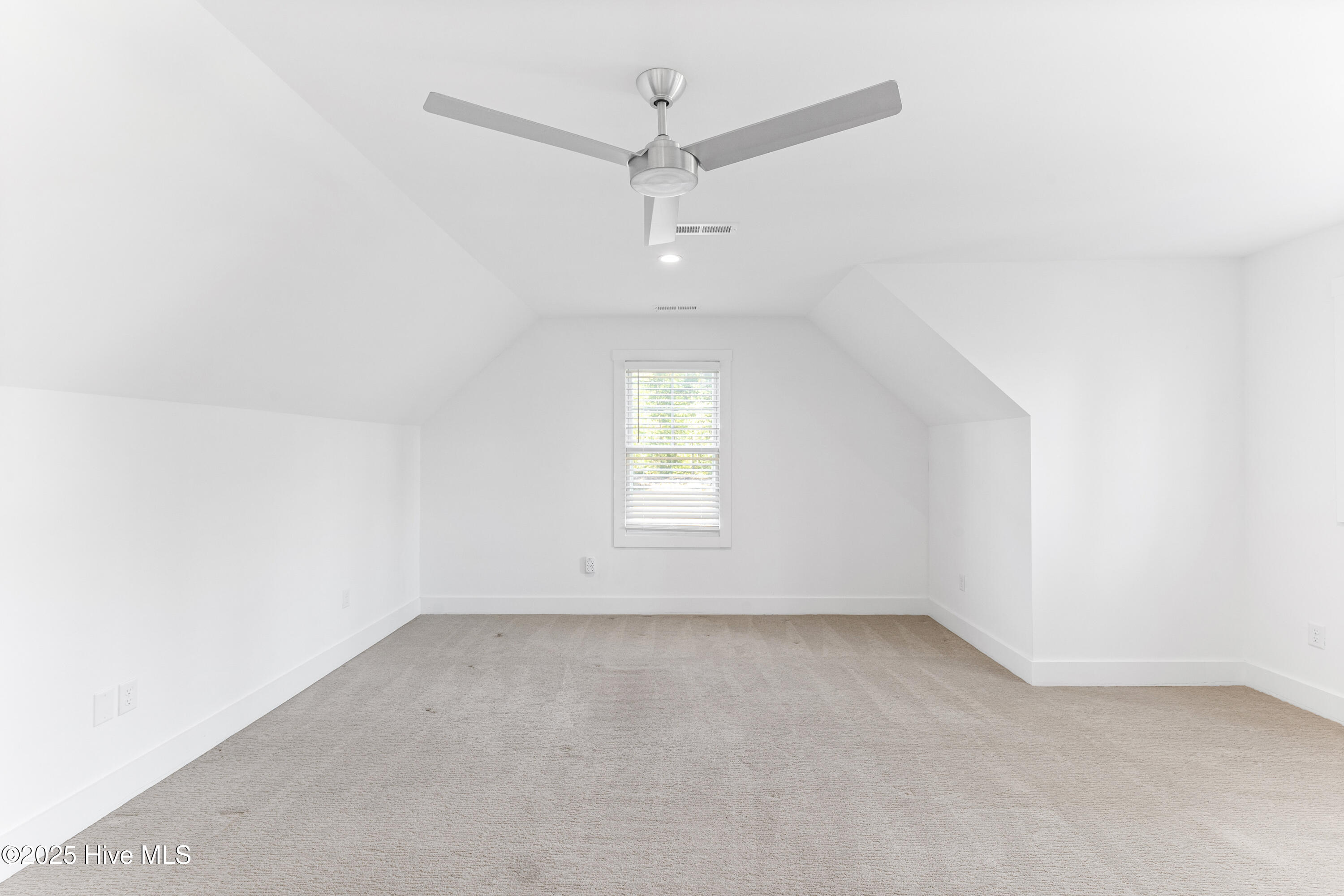 100537930 | Photo 36