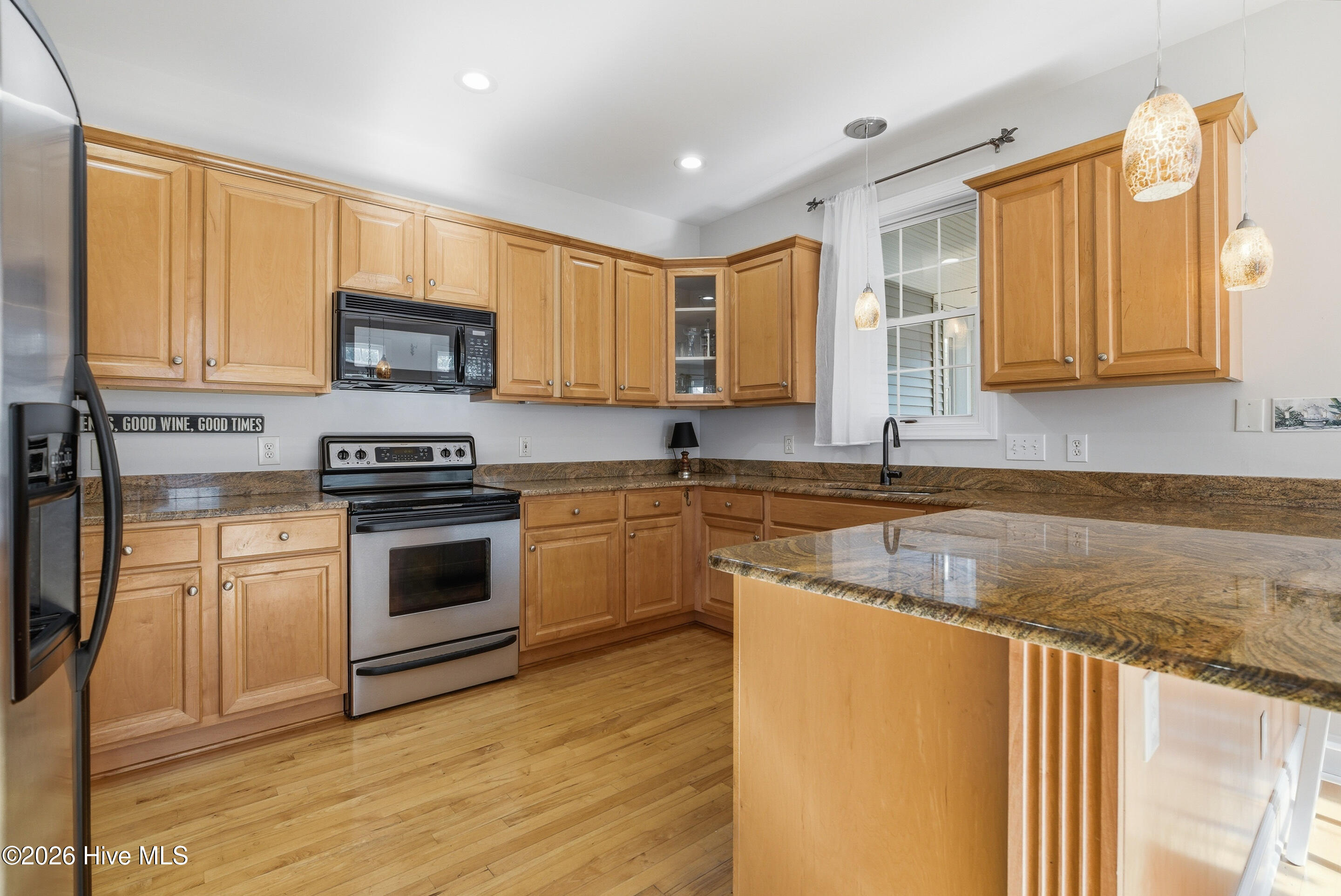 100561643 | Photo 17