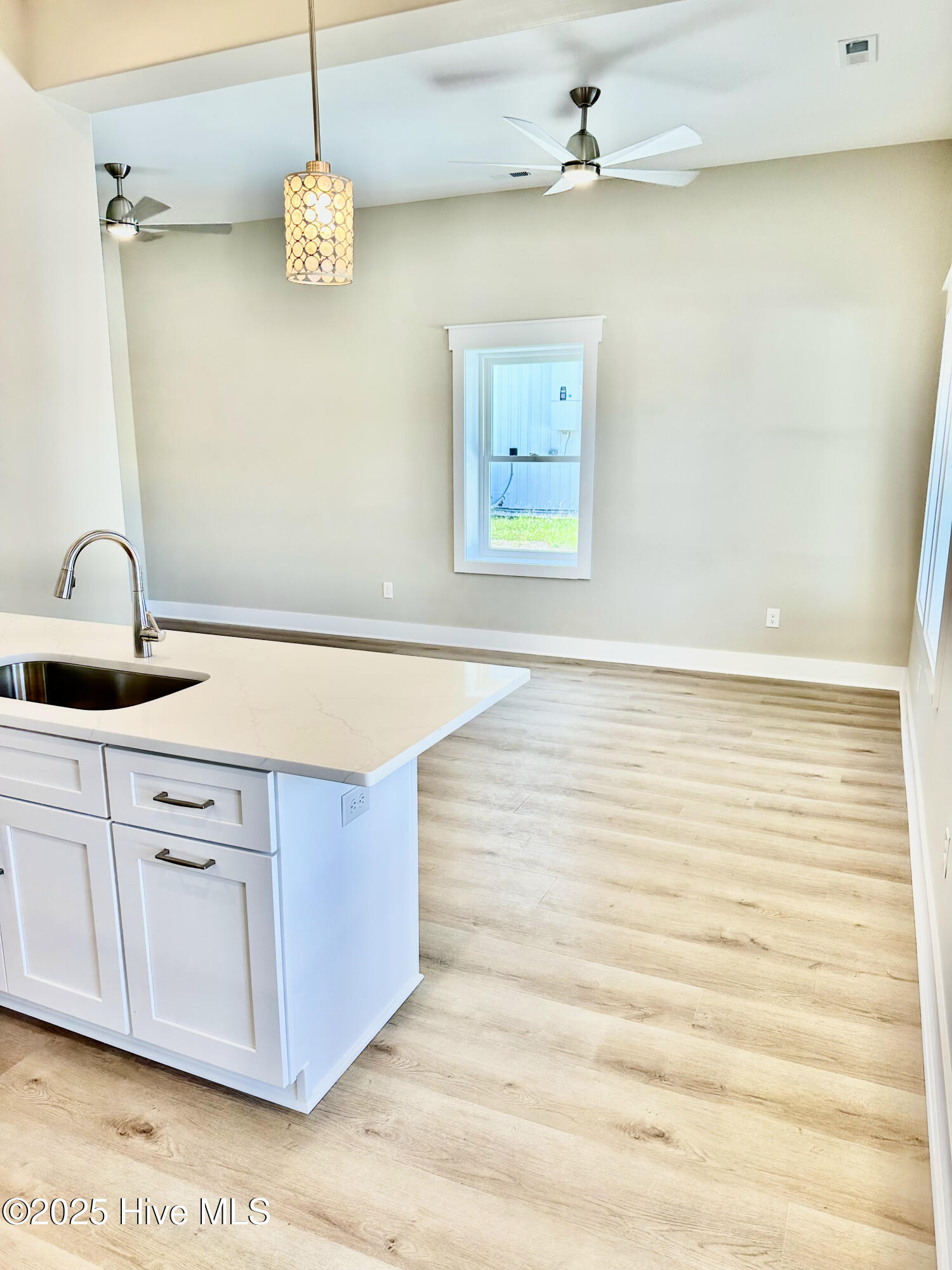 100537365 | Photo 43