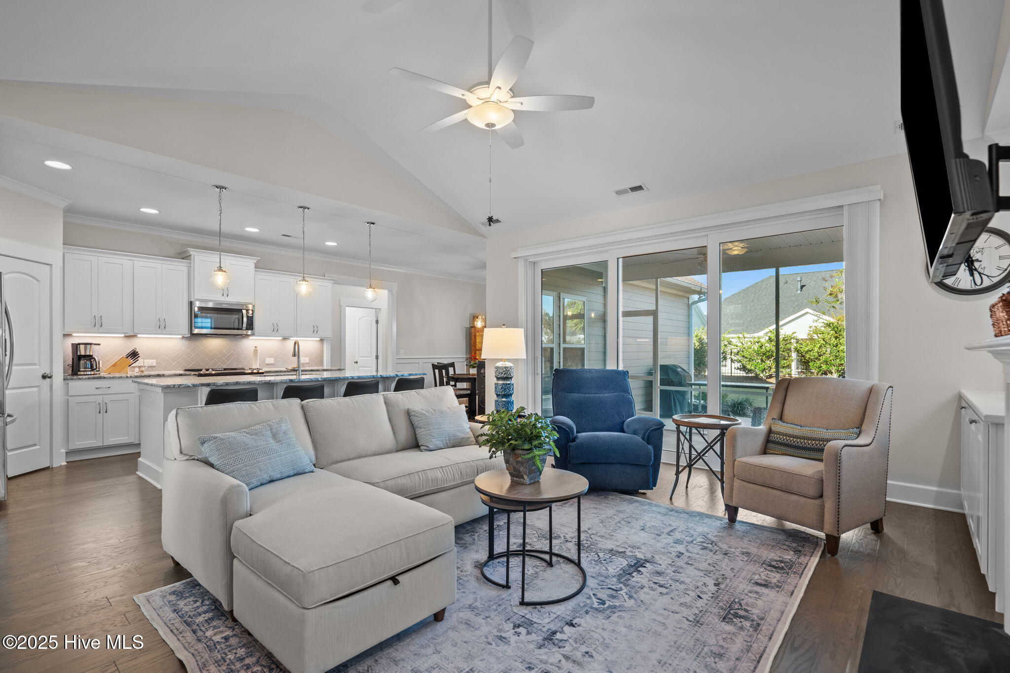 100537659 | Photo 21