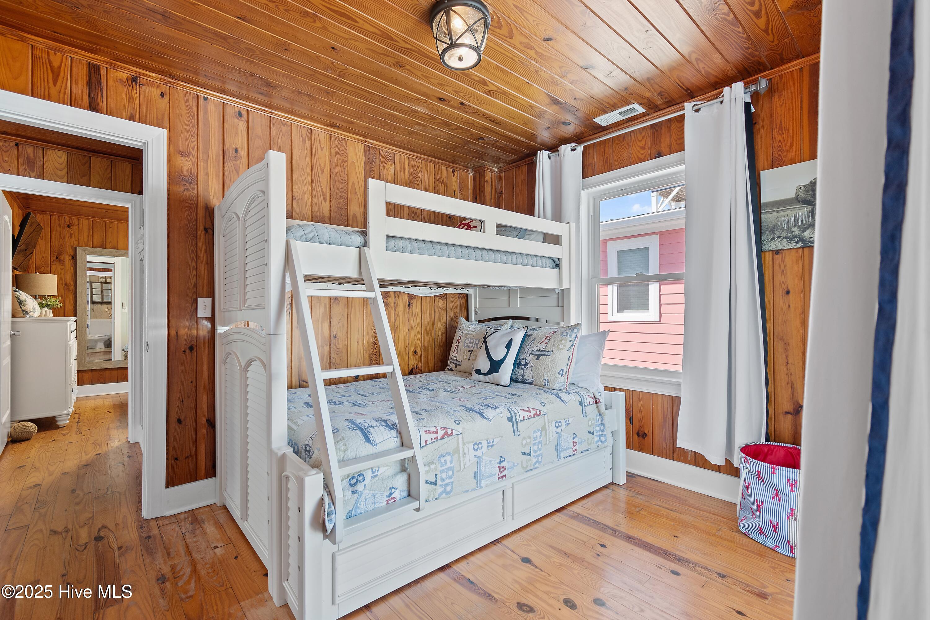 100535227 | Photo 18