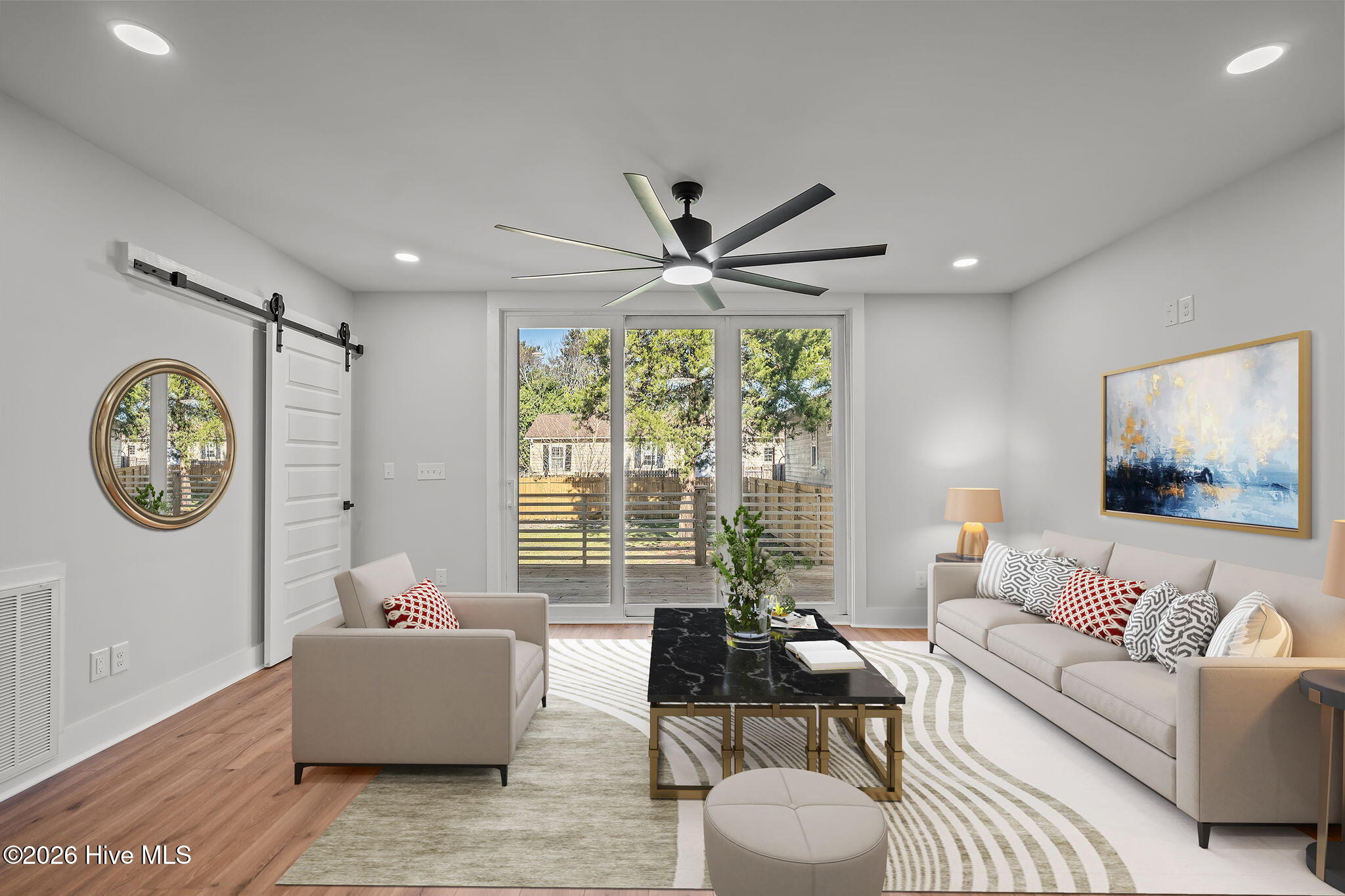 100550651 | Photo 24